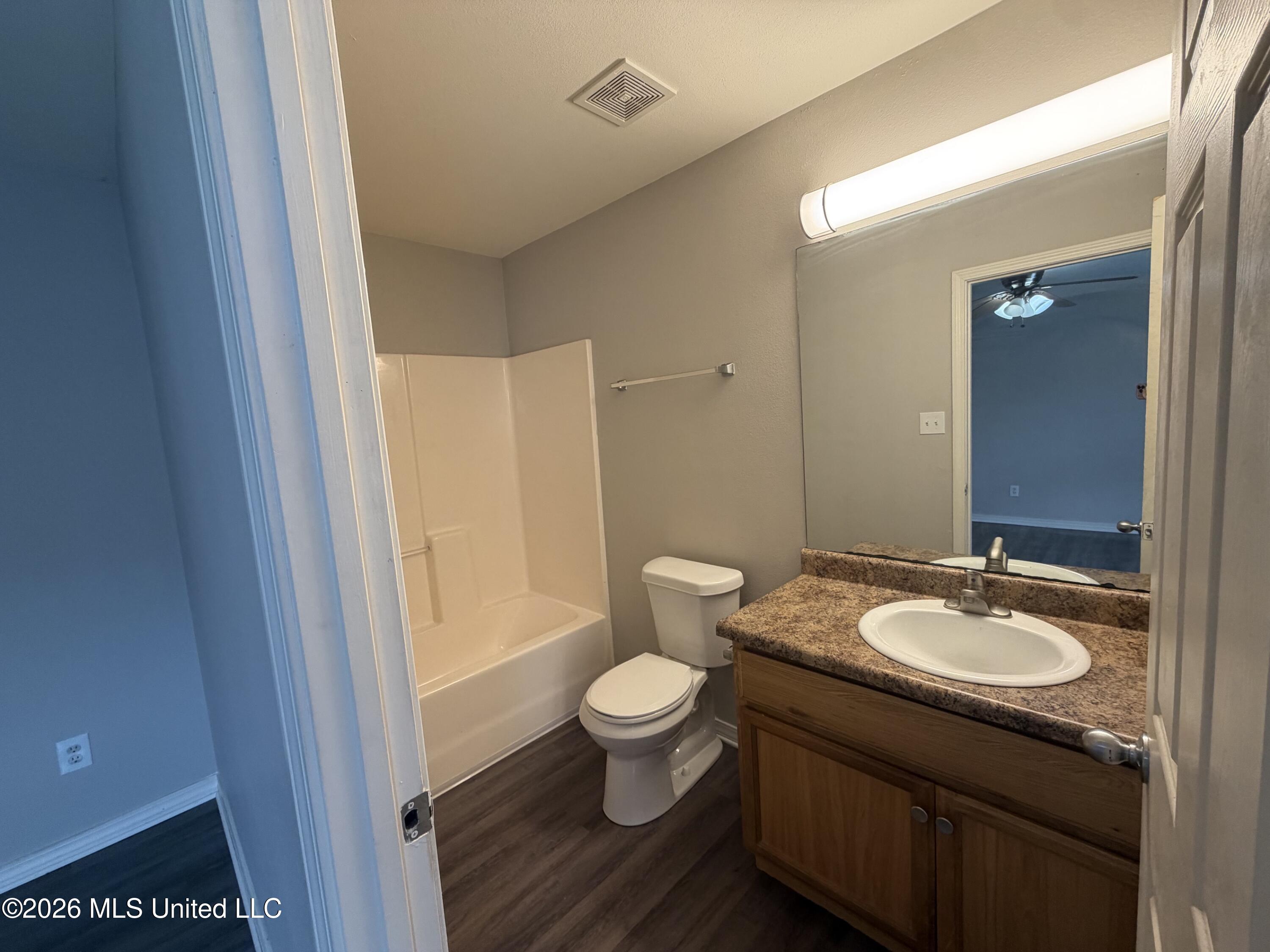 17324 Avondale Circle Property Photo 5
