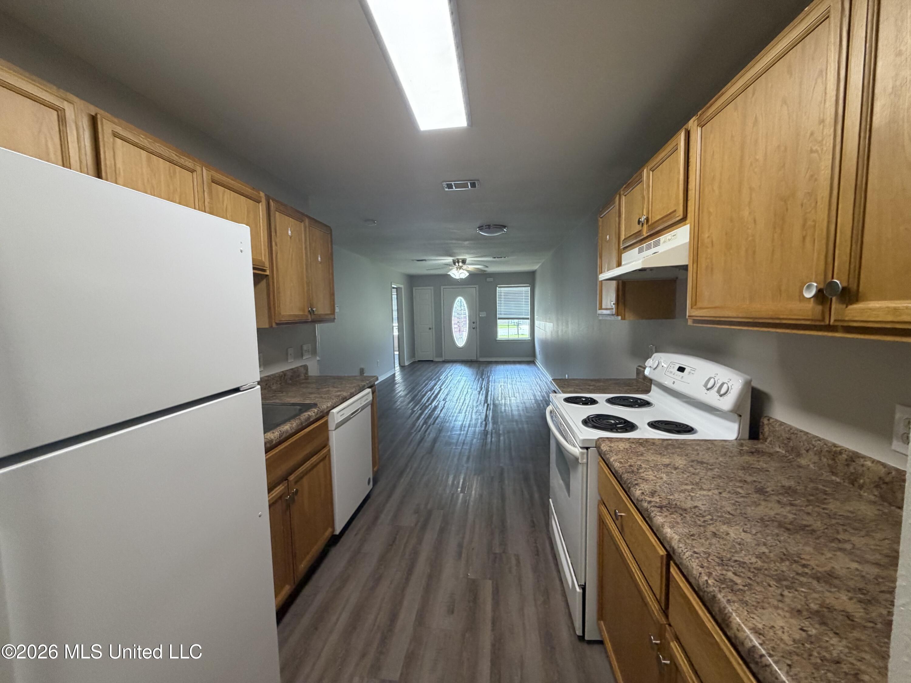 17324 Avondale Circle Property Photo 8