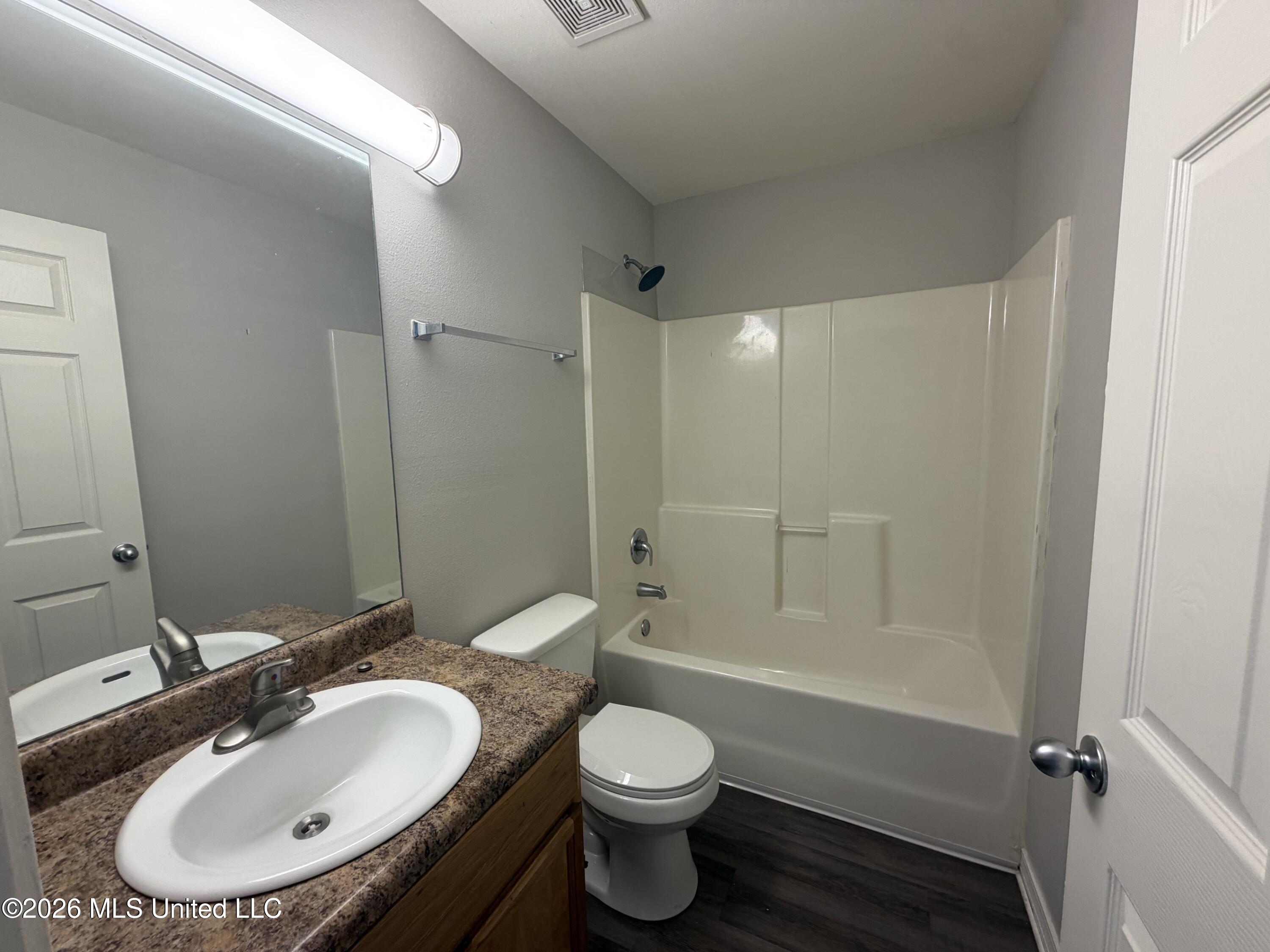 17324 Avondale Circle Property Photo 10