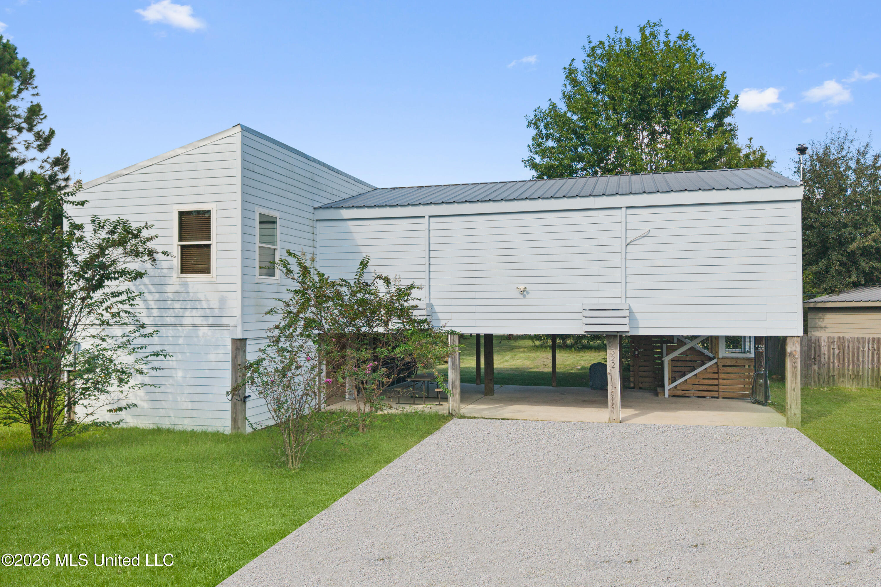 322 Tide Street Property Photo 4