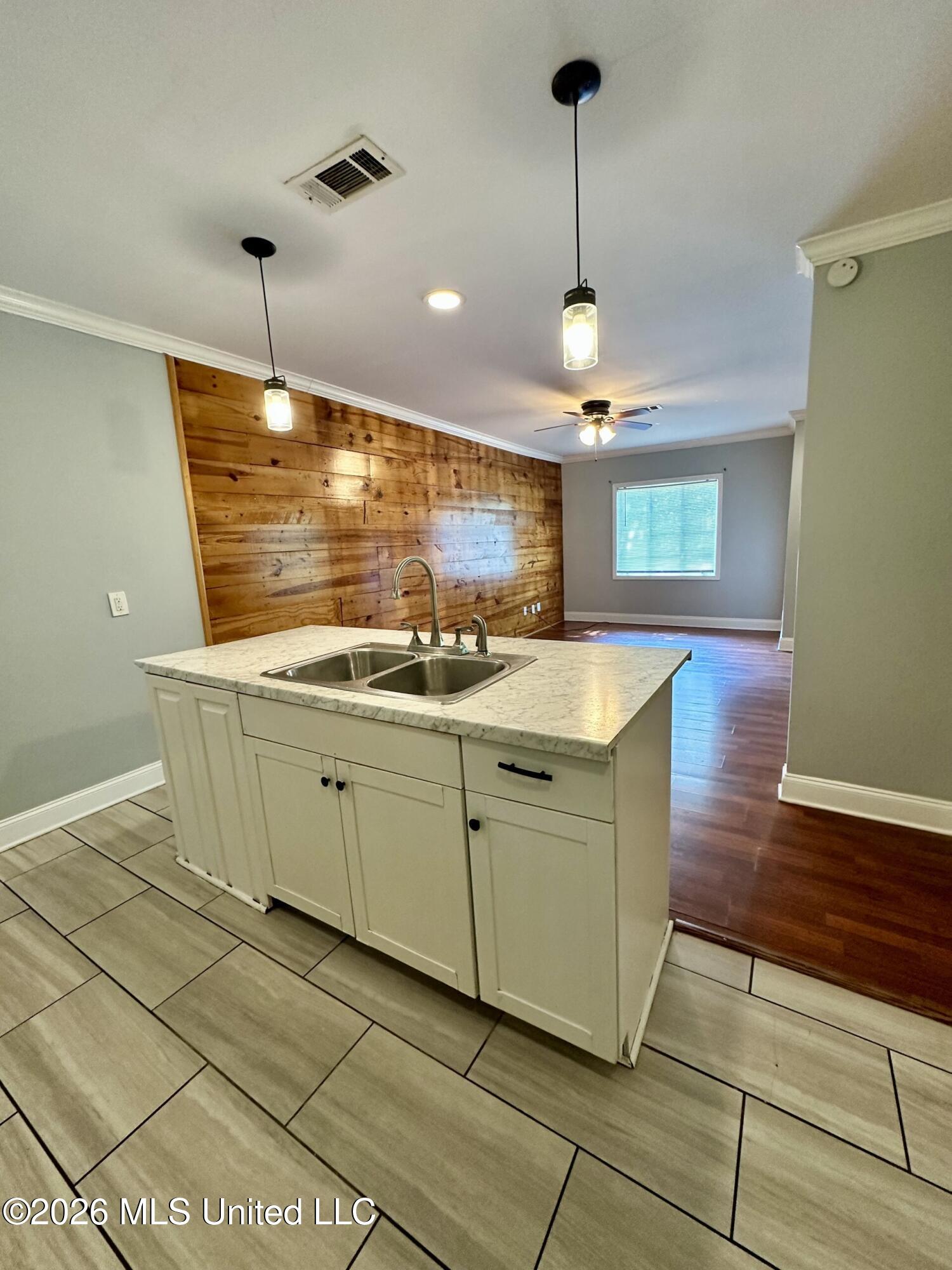 4171 Plaza Street Property Photo 3