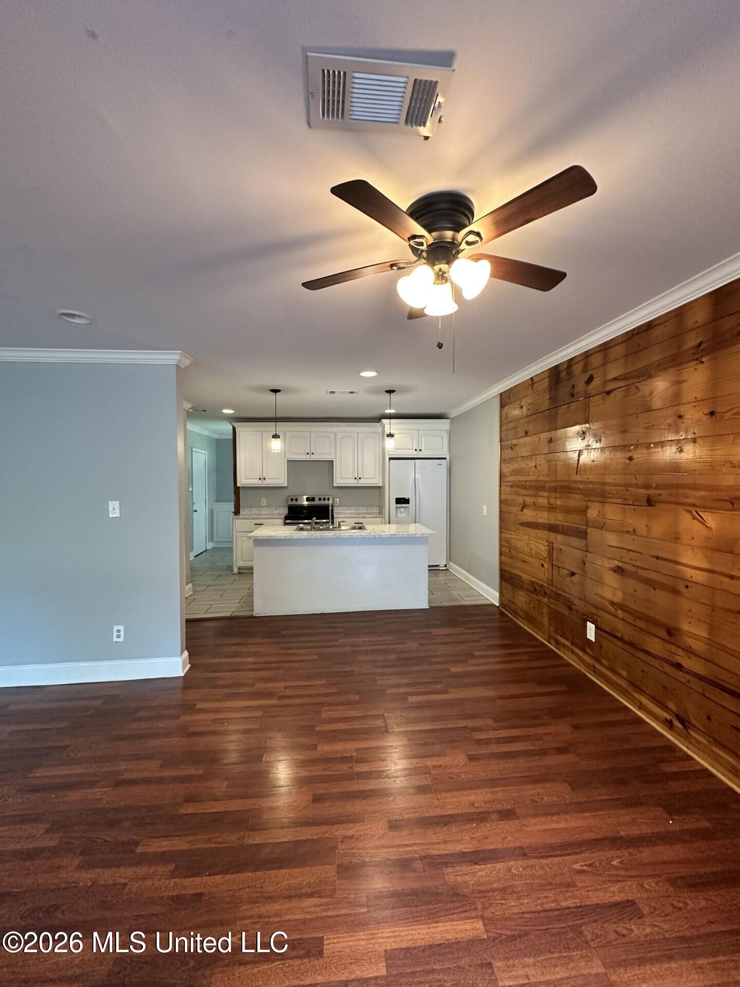4171 Plaza Street Property Photo 4