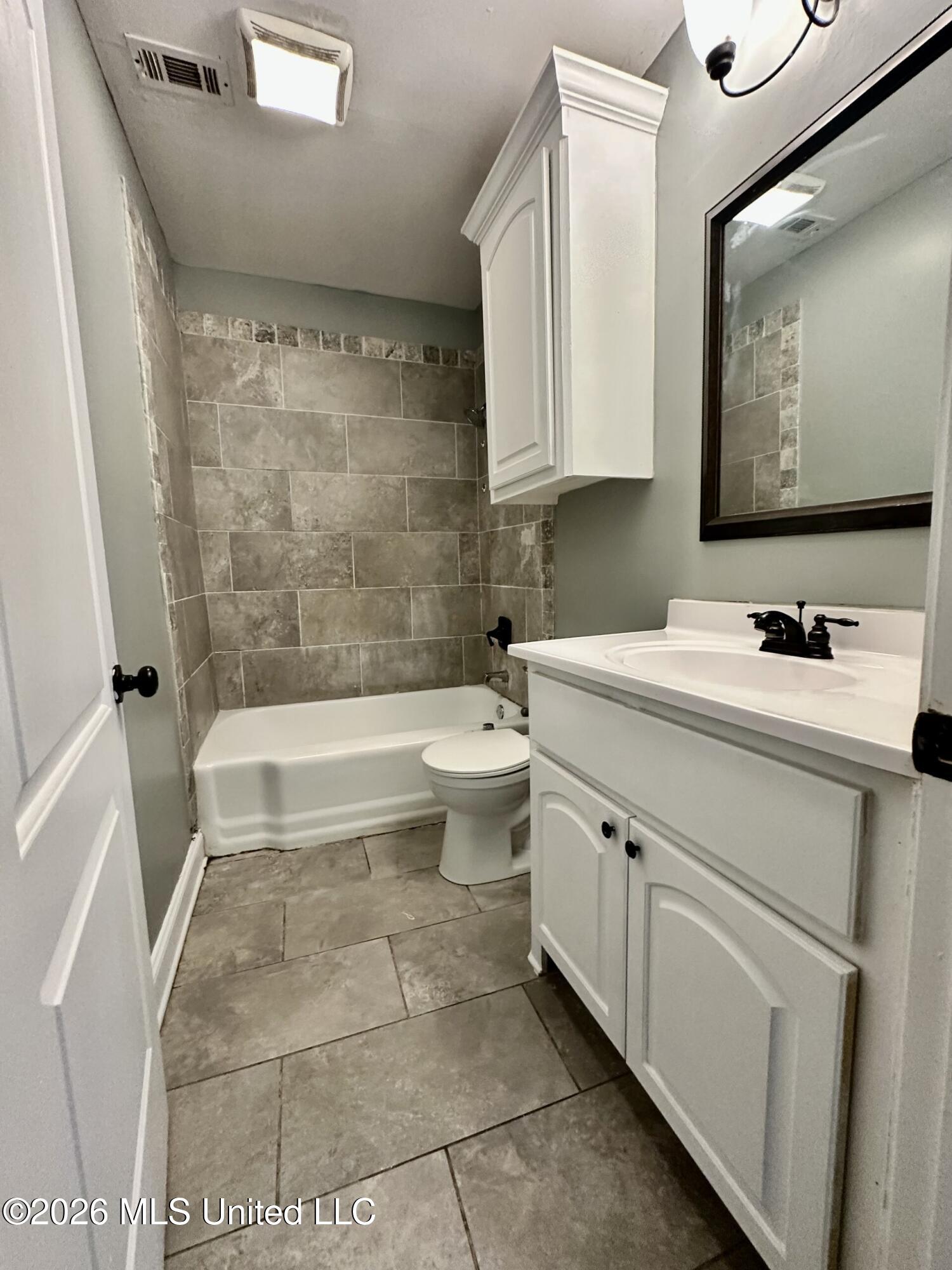 4171 Plaza Street Property Photo 8