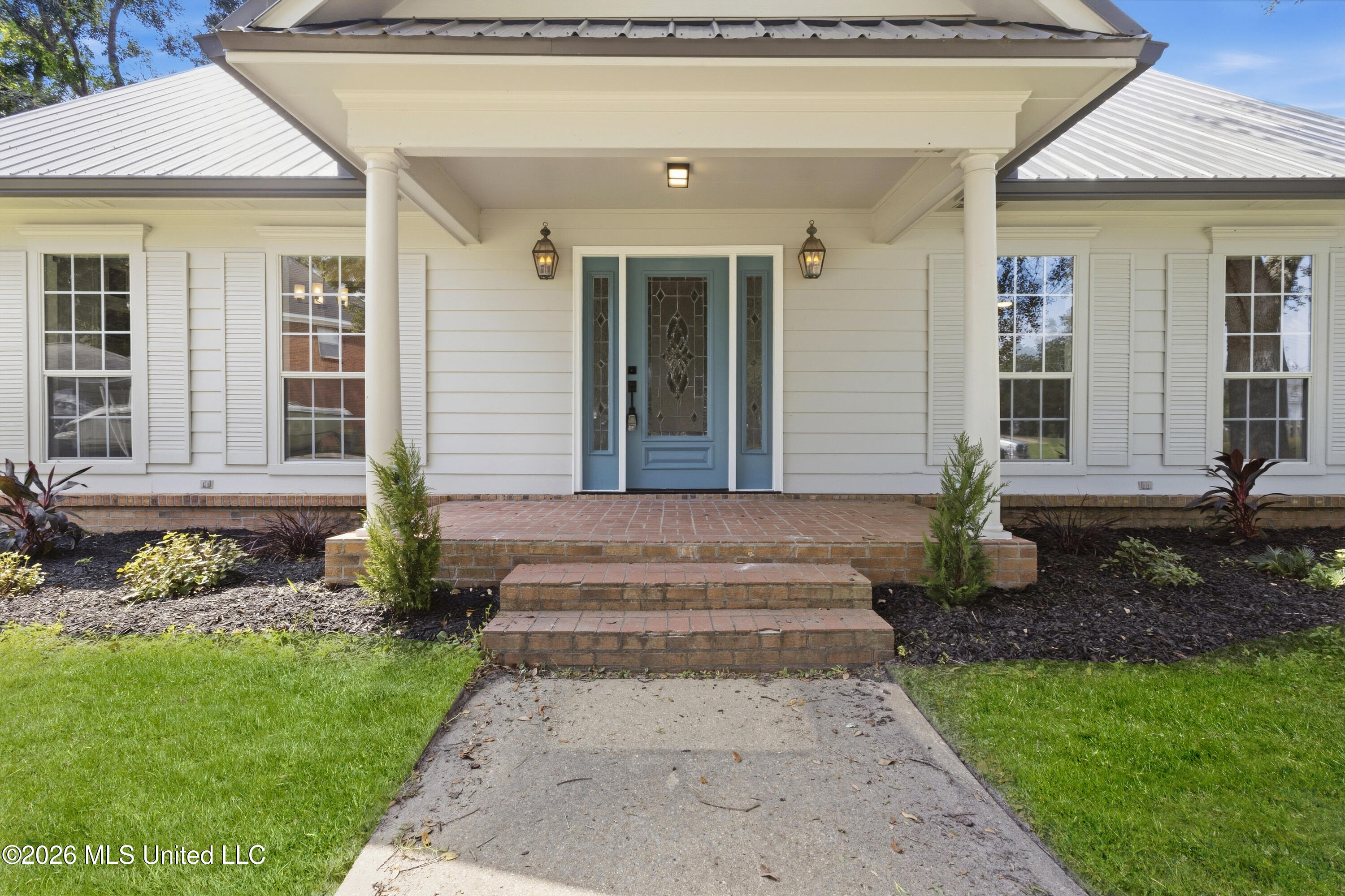 3 Hearthstone Manor Property Photo 3