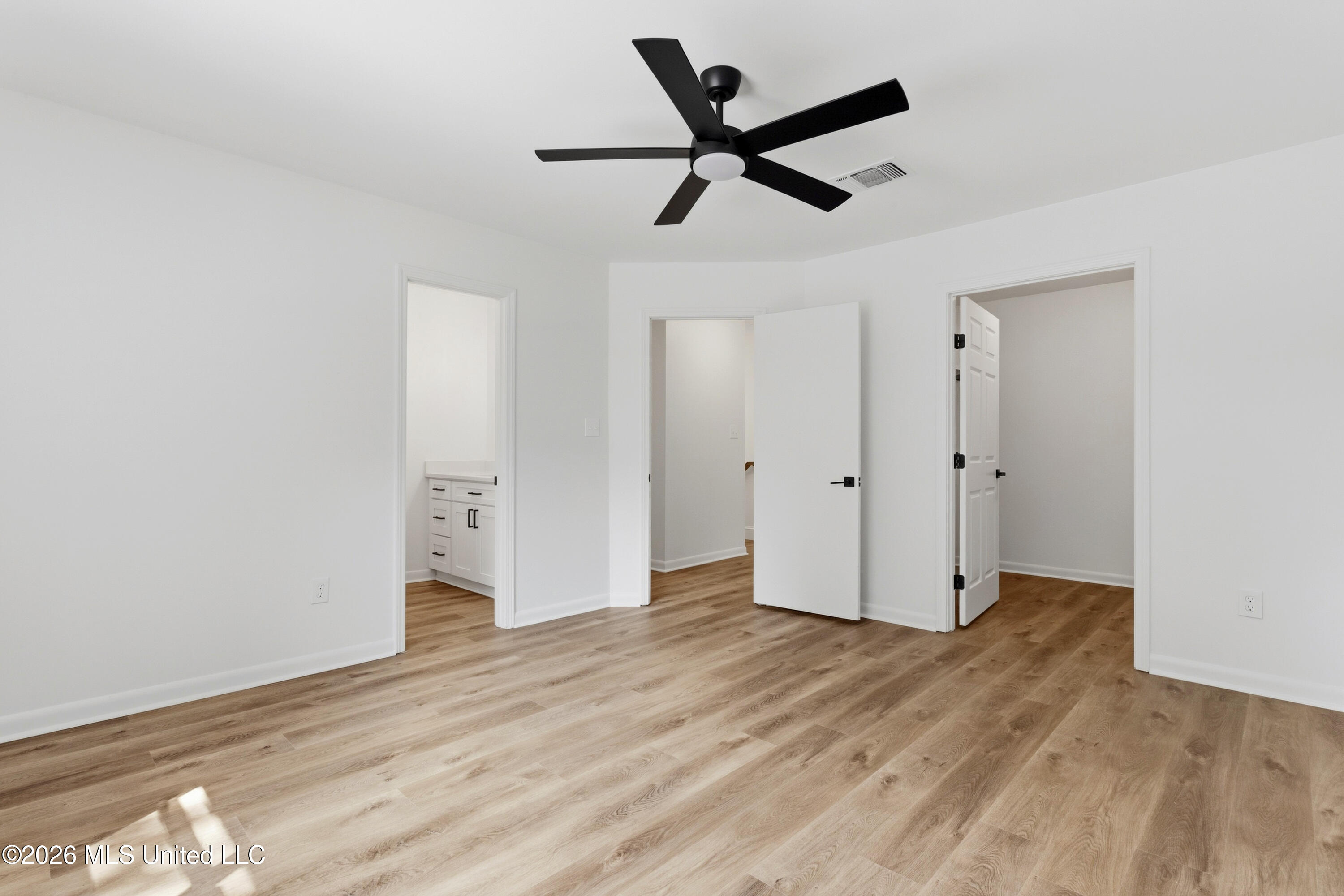3 Hearthstone Manor Property Photo 34