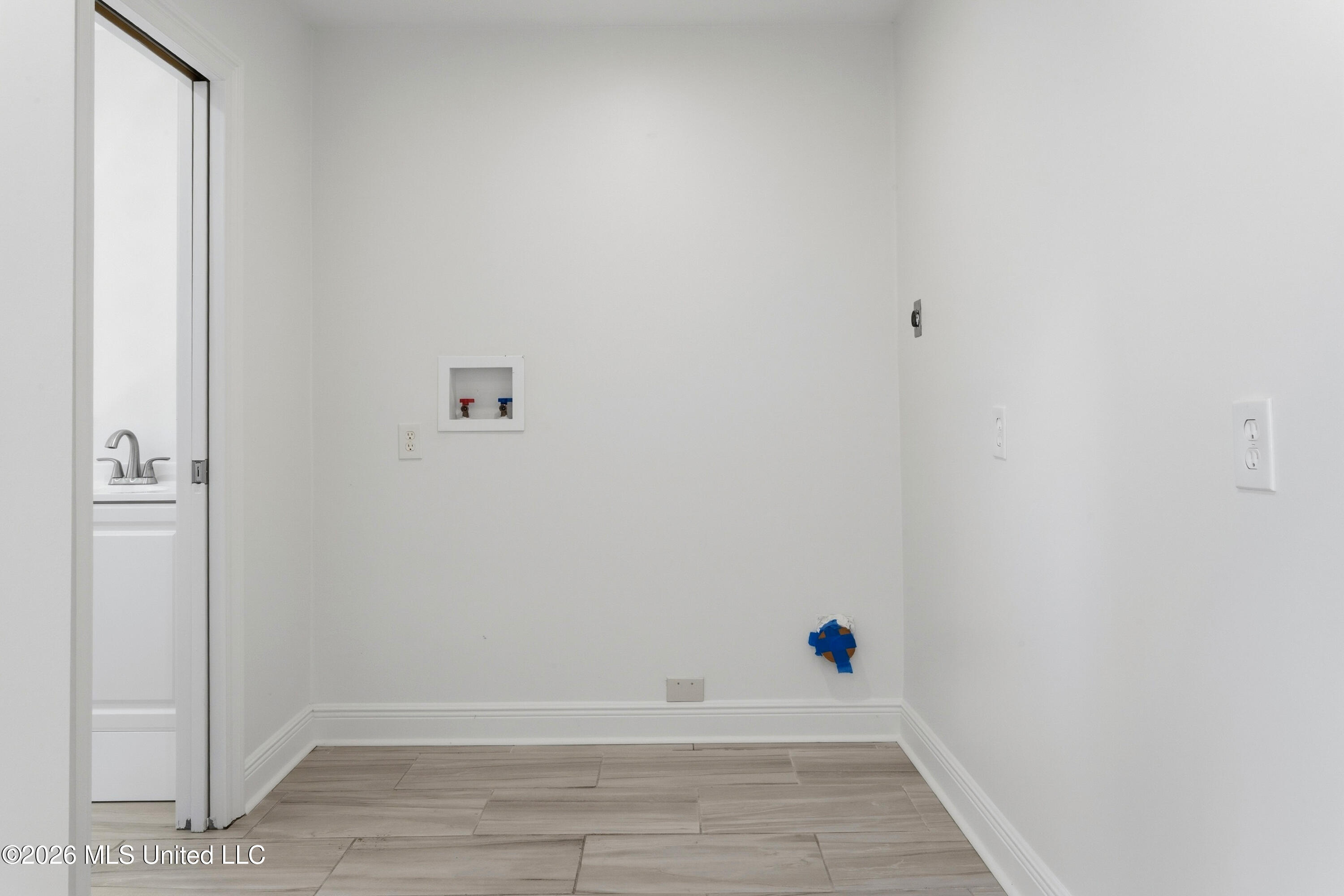 3 Hearthstone Manor Property Photo 43
