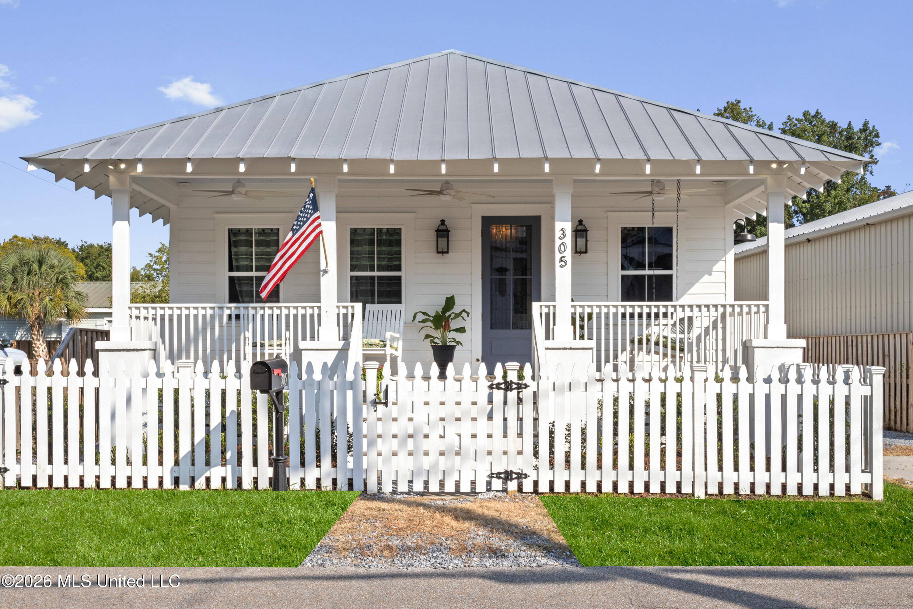305 Third Street Property Photo 1