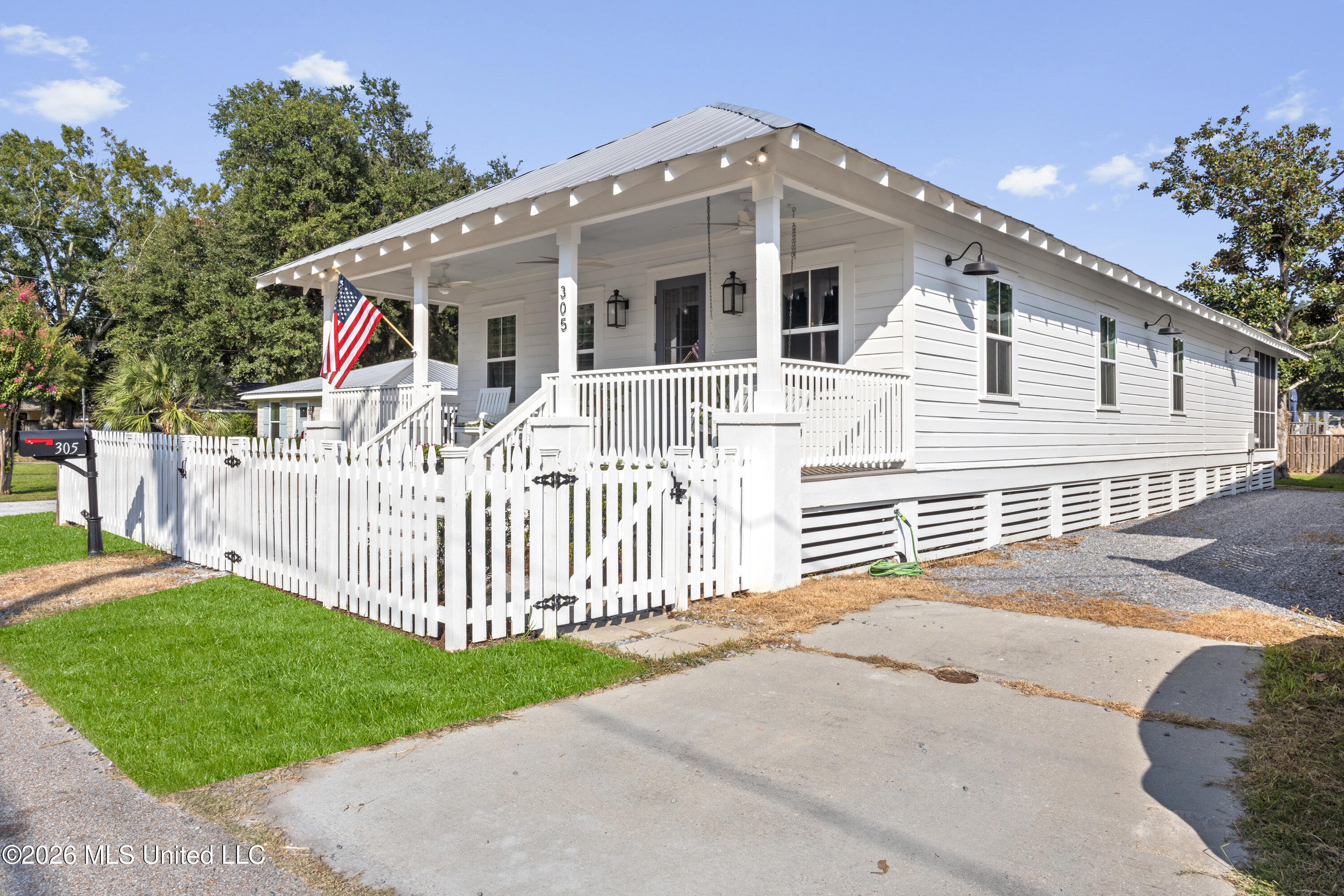 305 Third Street Property Photo 3