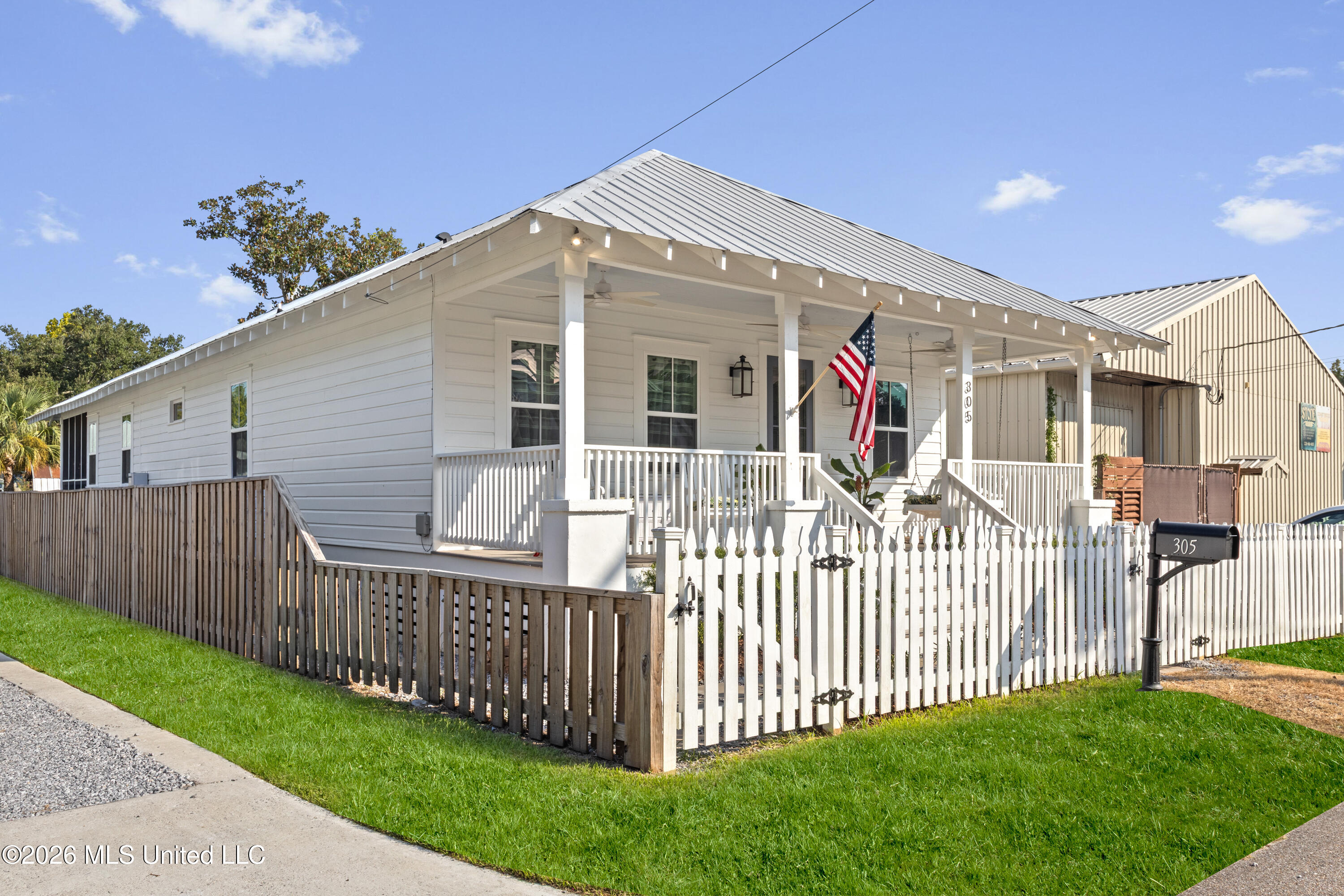 305 Third Street Property Photo 4