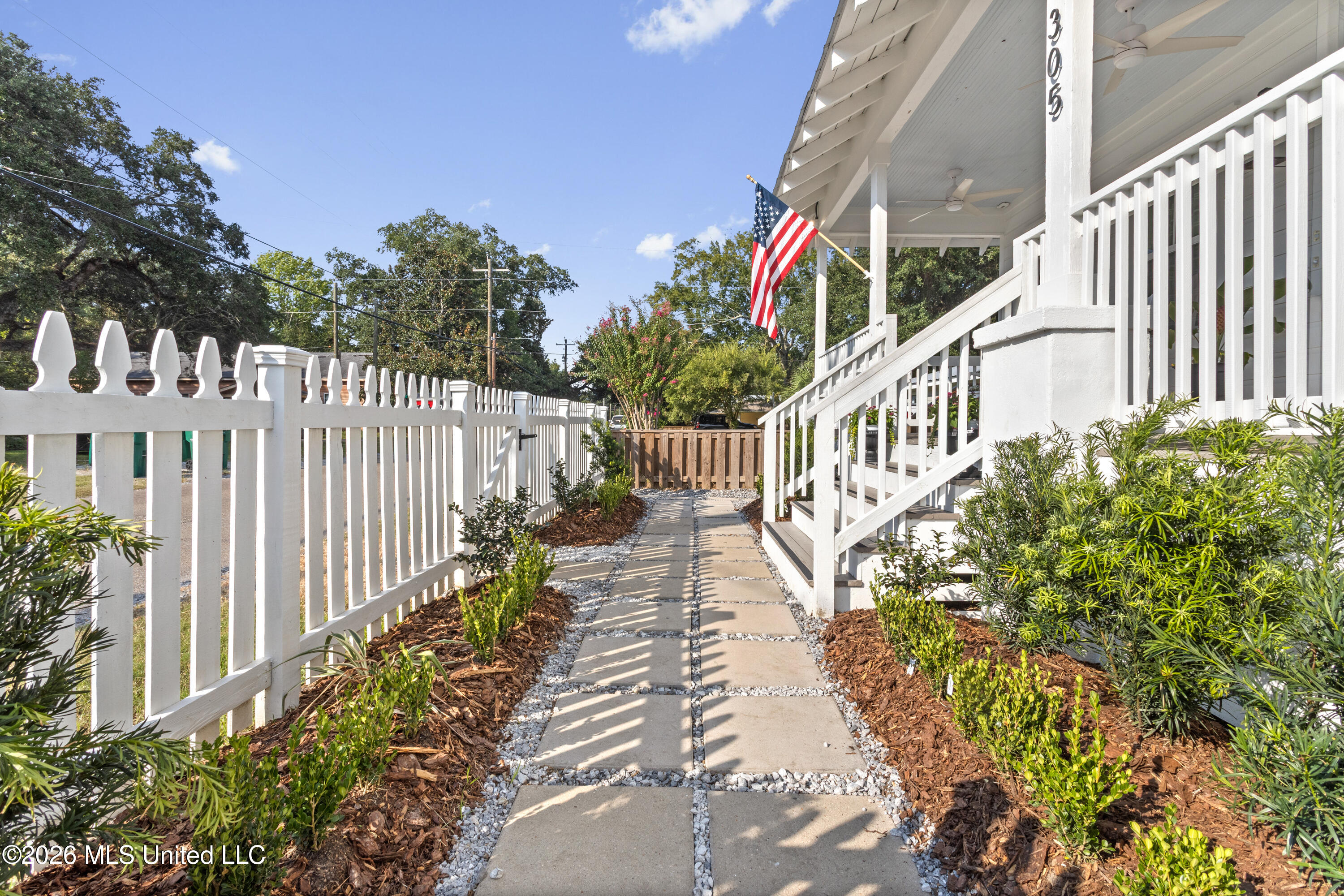305 Third Street Property Photo 6