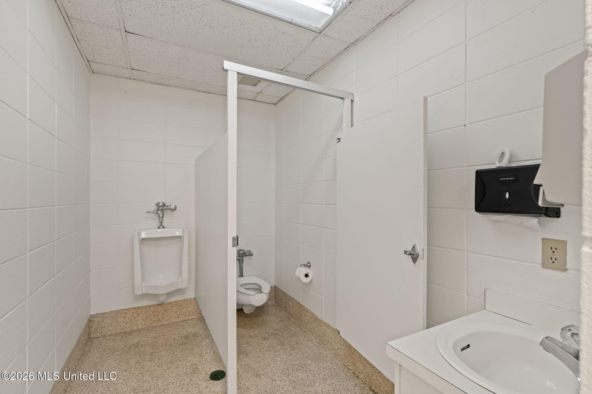 54 Venue Drive Property Photo 32