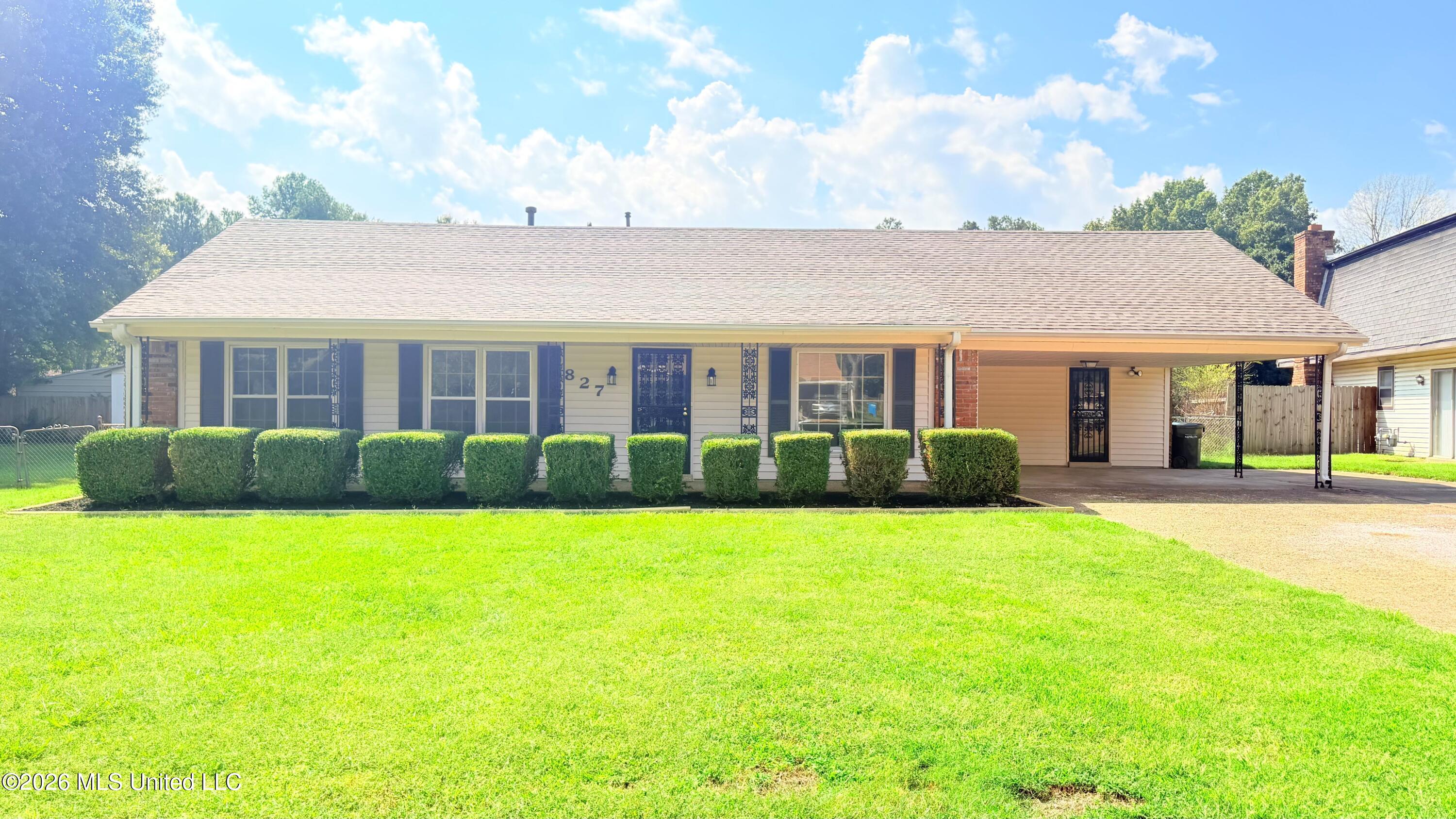 827 Dinwiddie Cove Property Photo 1