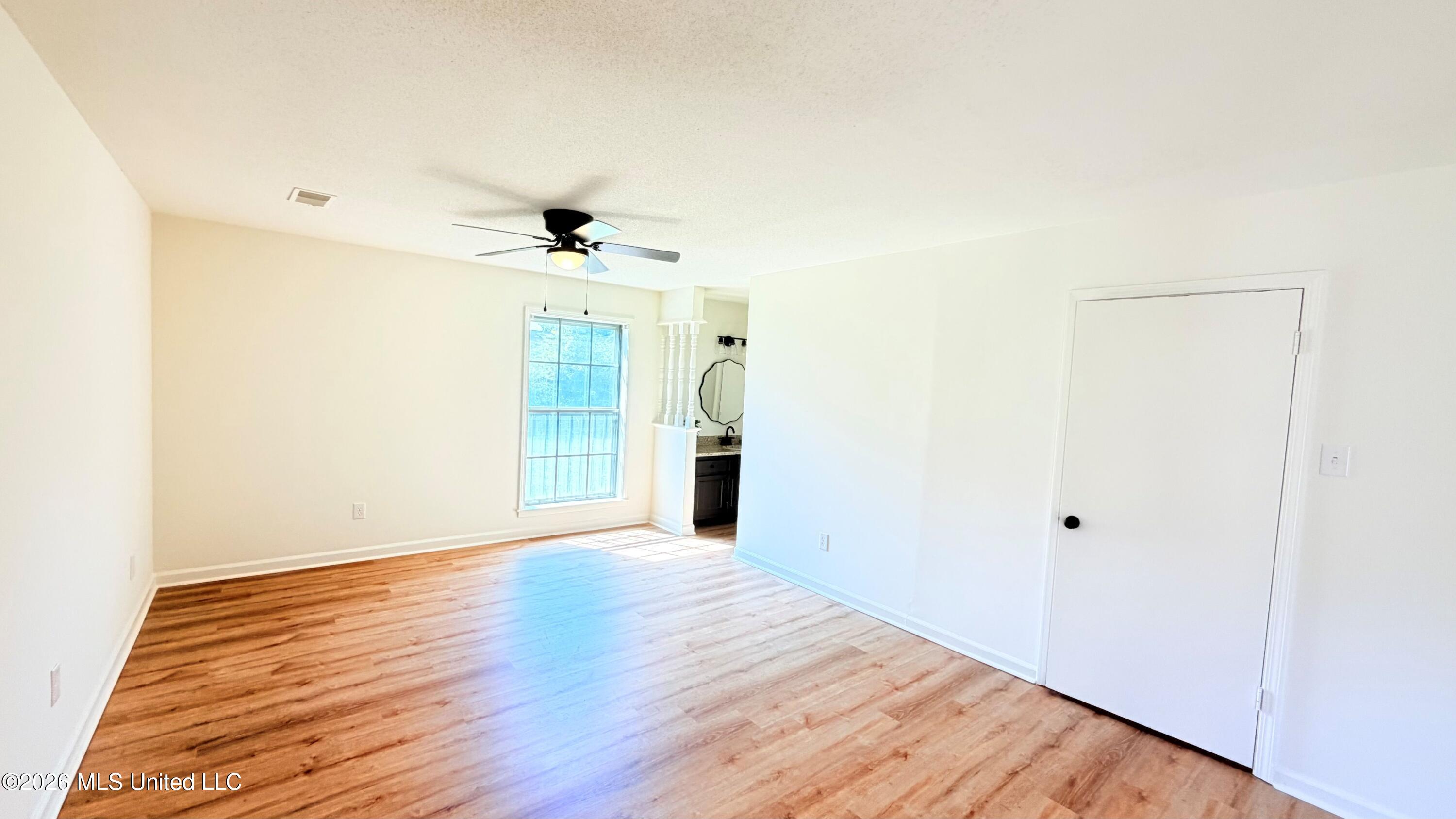 827 Dinwiddie Cove Property Photo 11