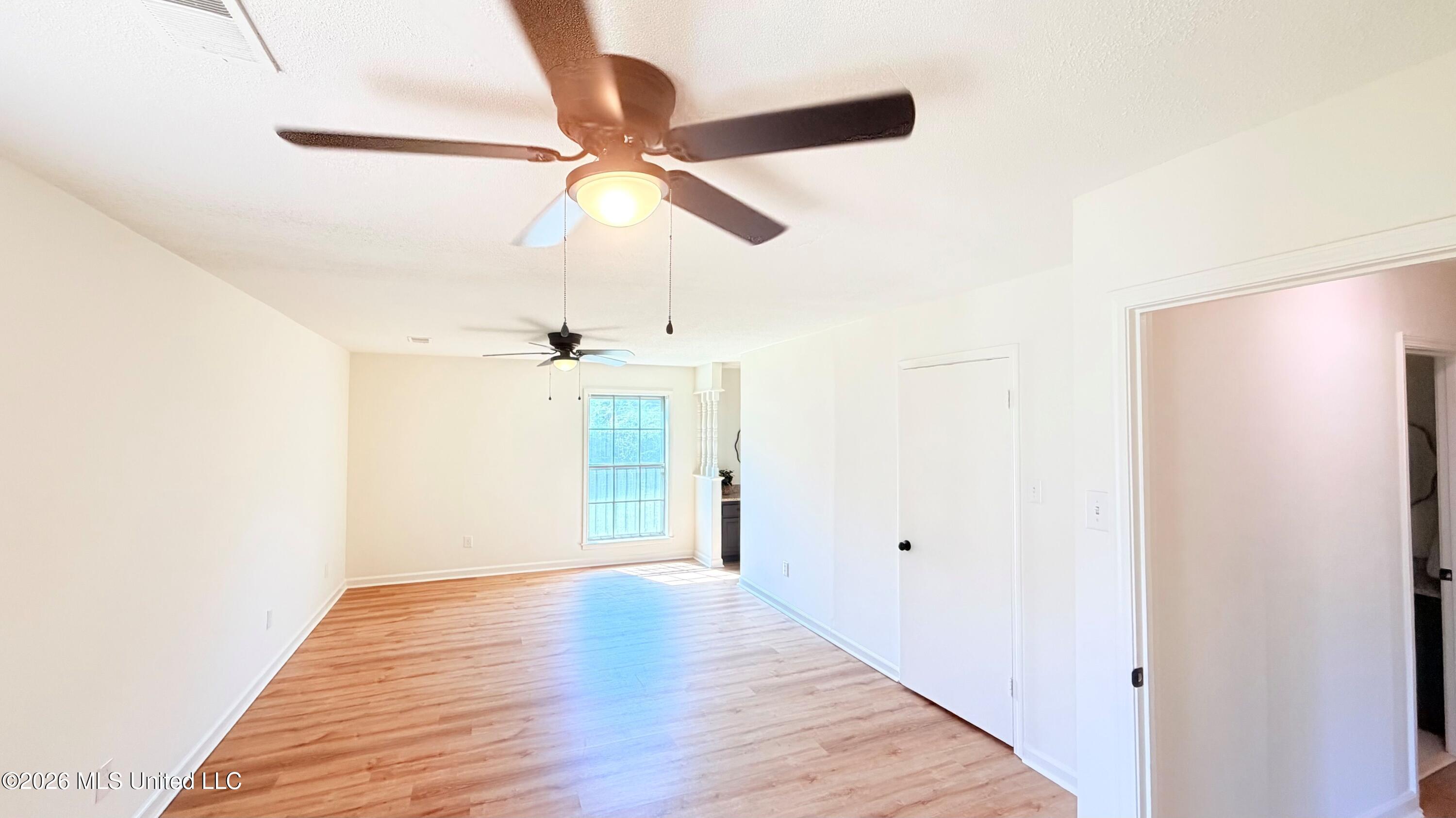 827 Dinwiddie Cove Property Photo 12