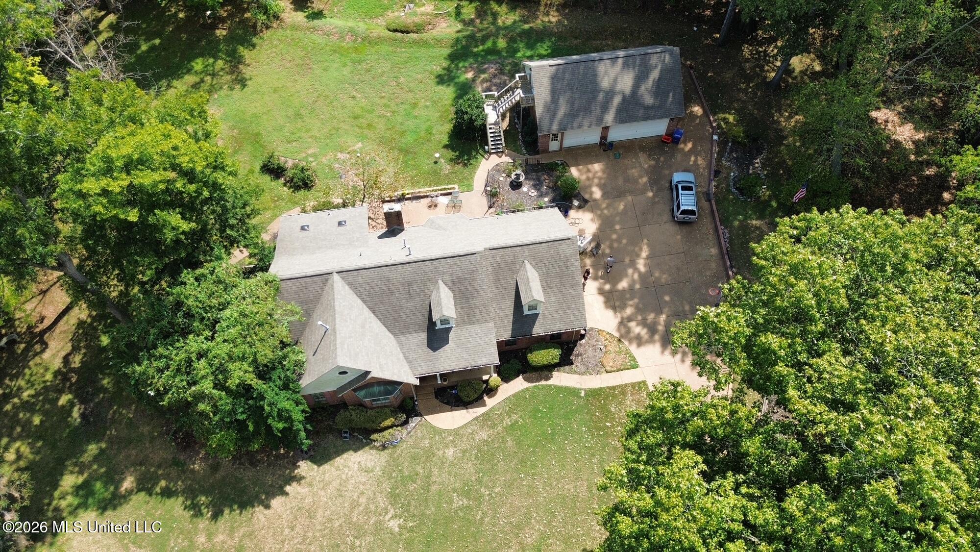 2075 Macintosh Drive Property Photo 2