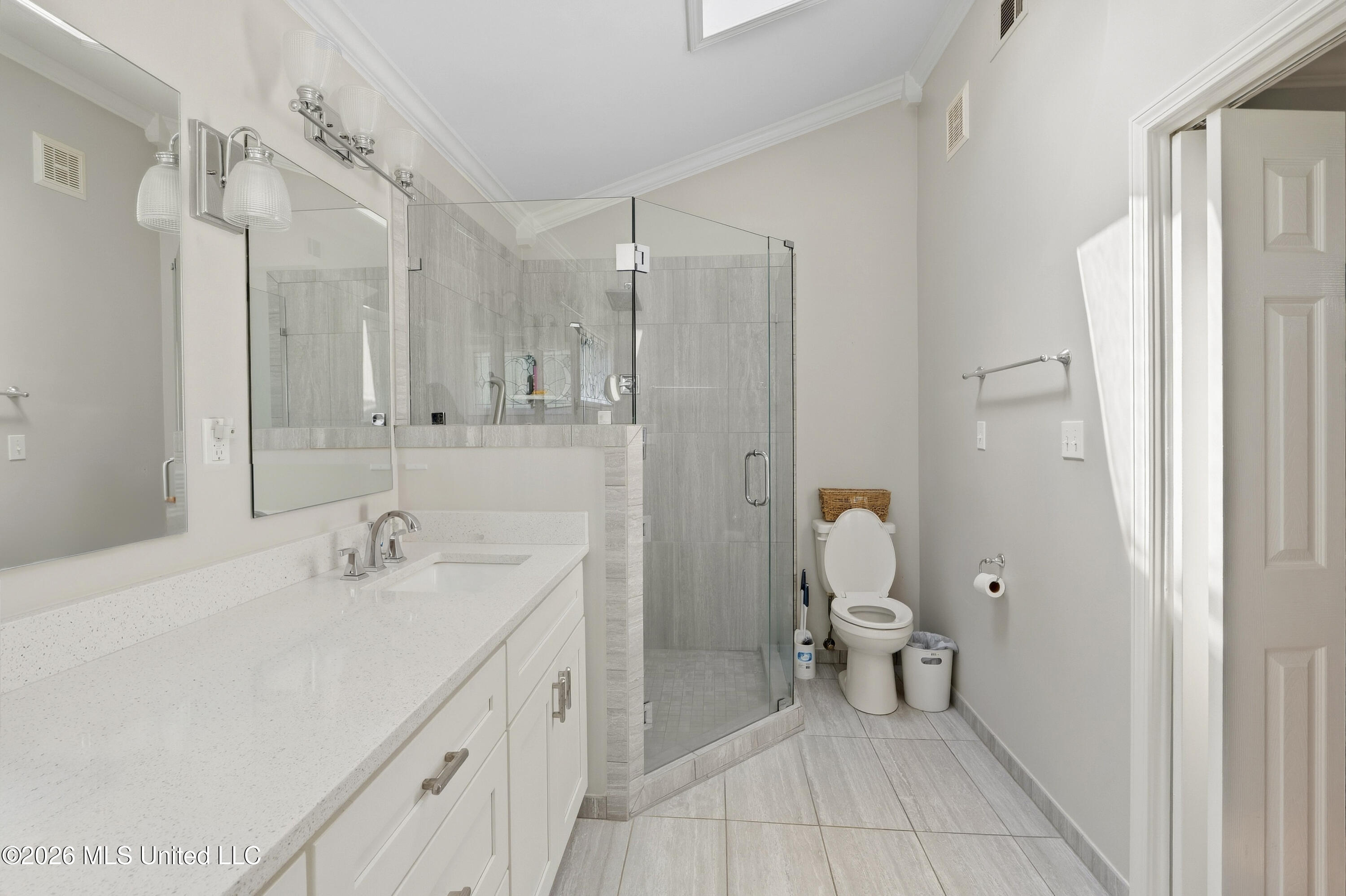 2075 Macintosh Drive Property Photo 14