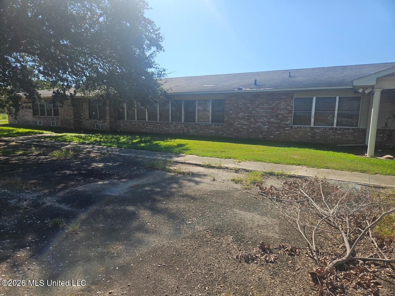 901 Verona Street Property Photo 3