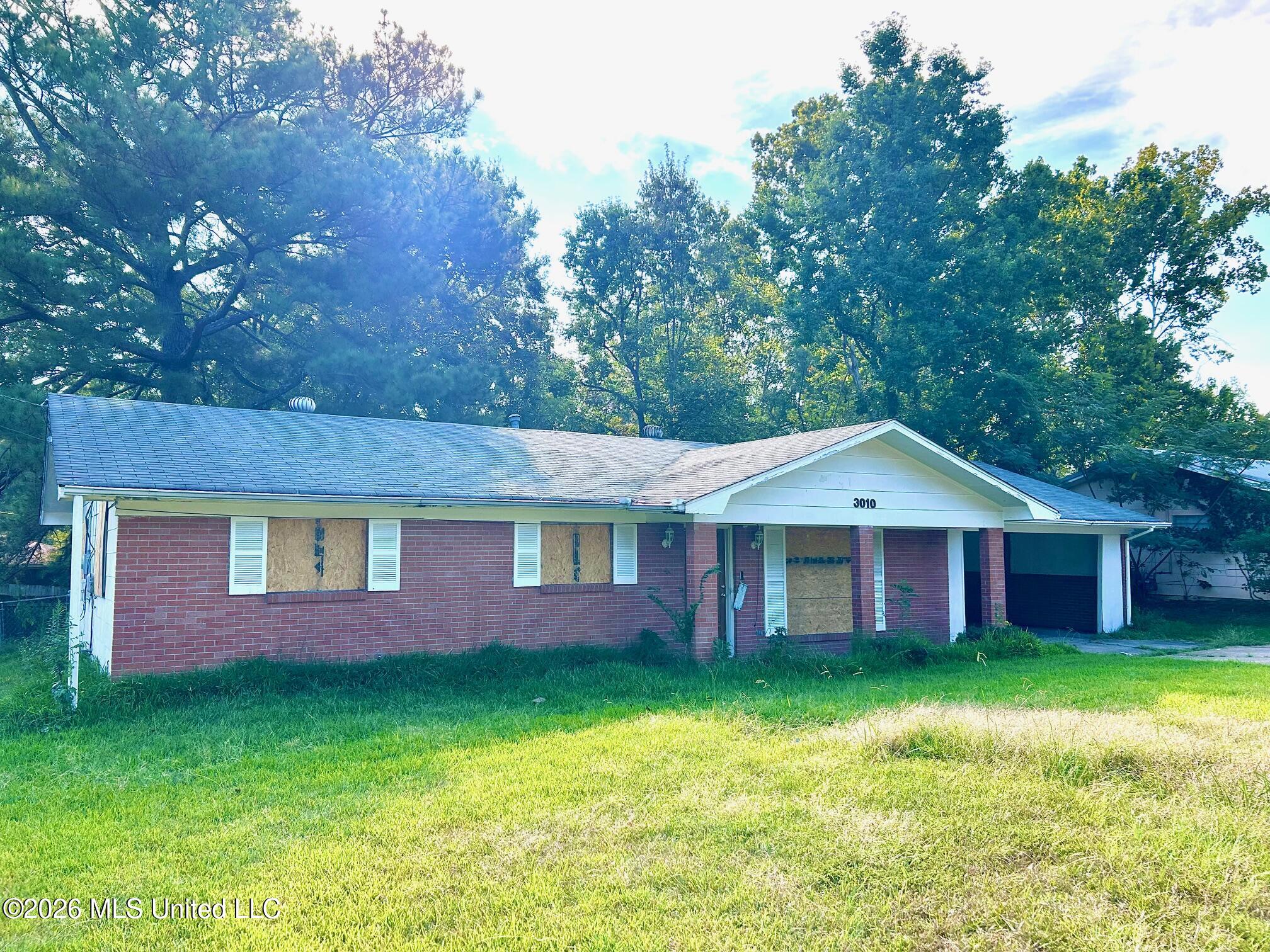 3010 Suncrest Drive Property Photo 2