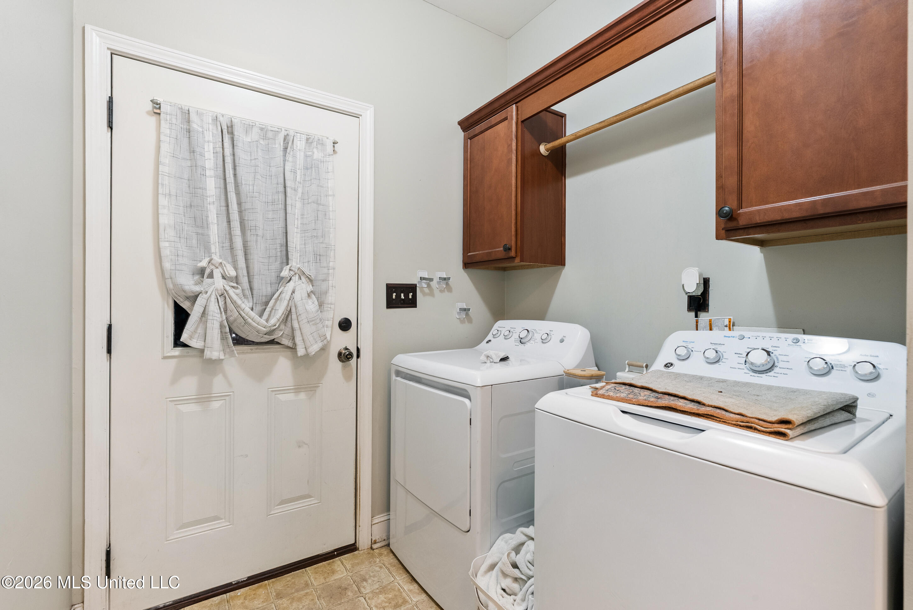 903 Falcon Street Property Photo 10