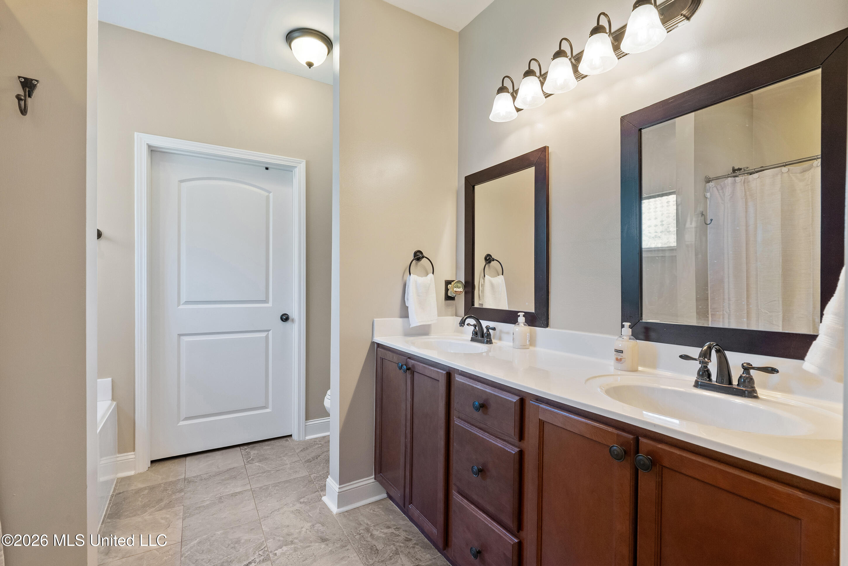 903 Falcon Street Property Photo 14