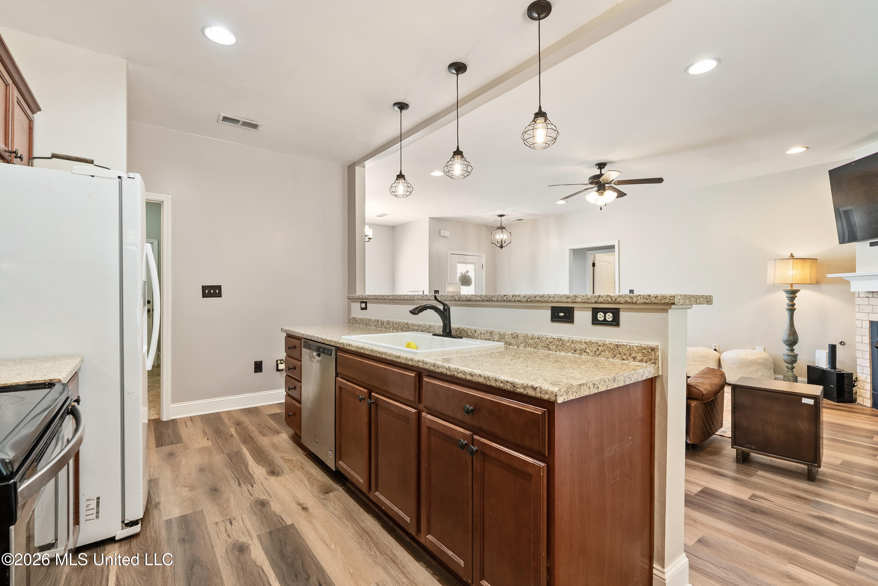 903 Falcon Street Property Photo 20
