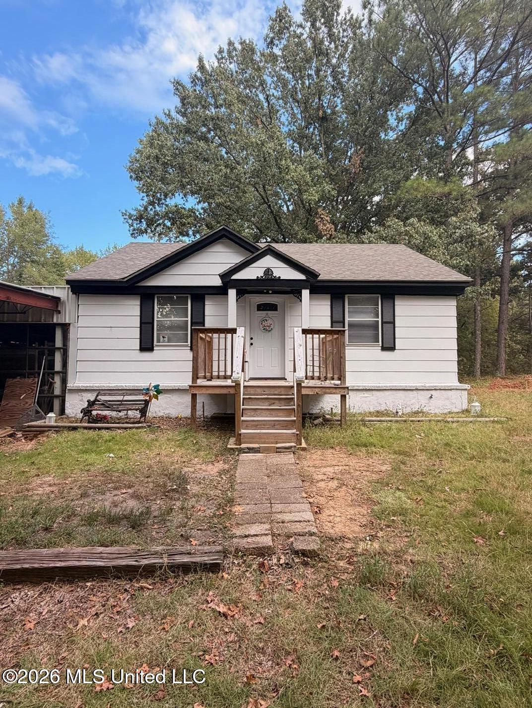 196 Lenzi Road Property Photo 1