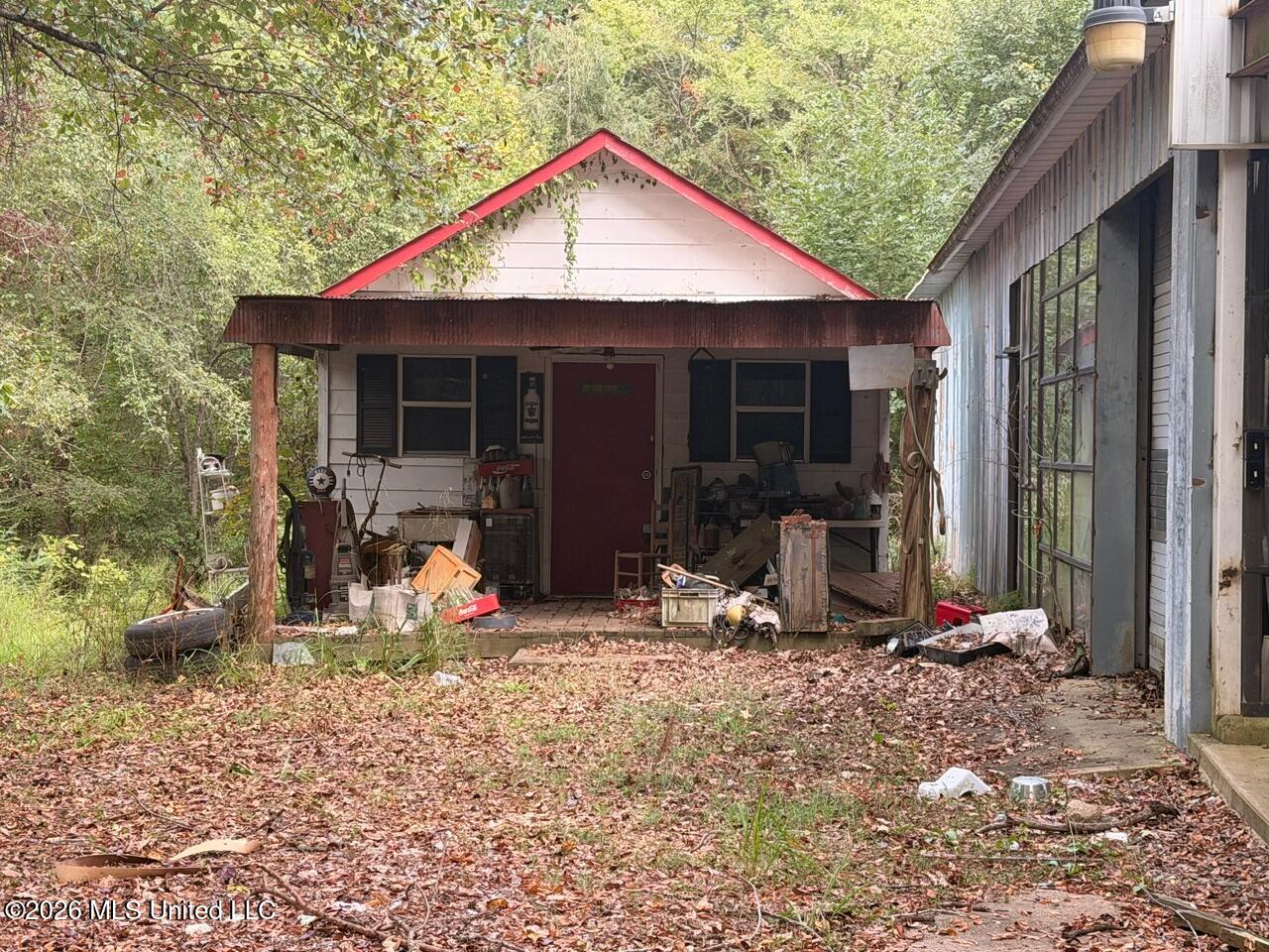 196 Lenzi Road Property Photo 4