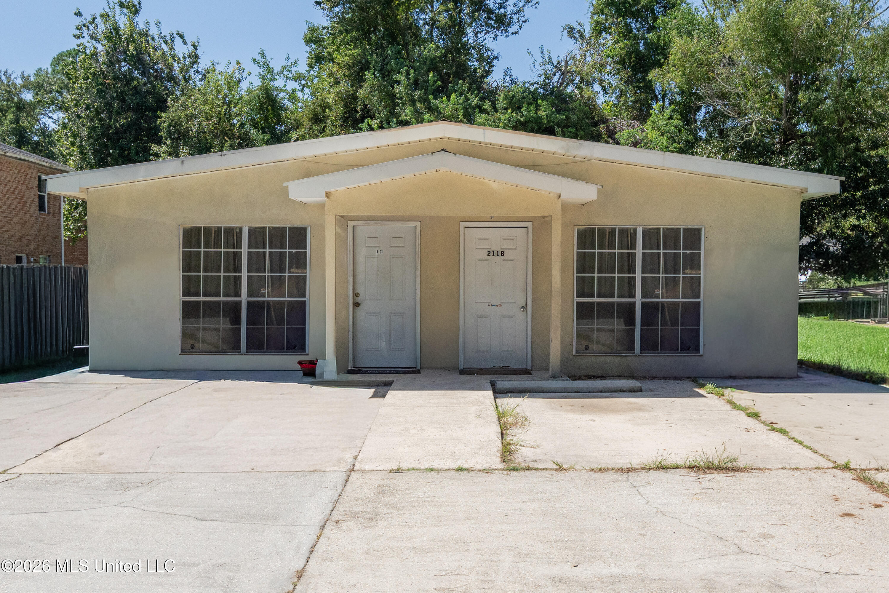 211 Mccaughan Avenue Property Photo 1