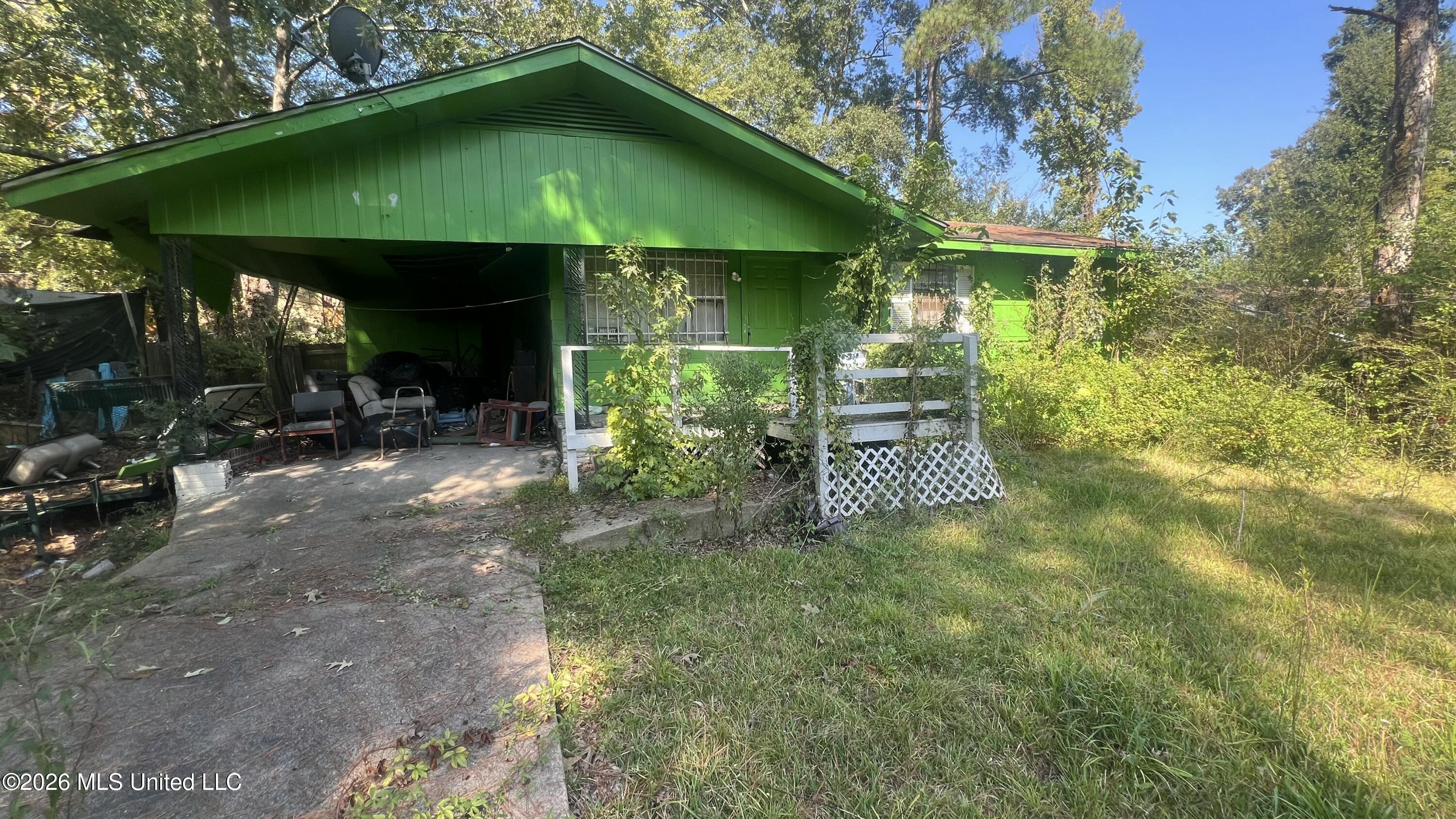 1903 Shady Lane Drive Property Photo 1