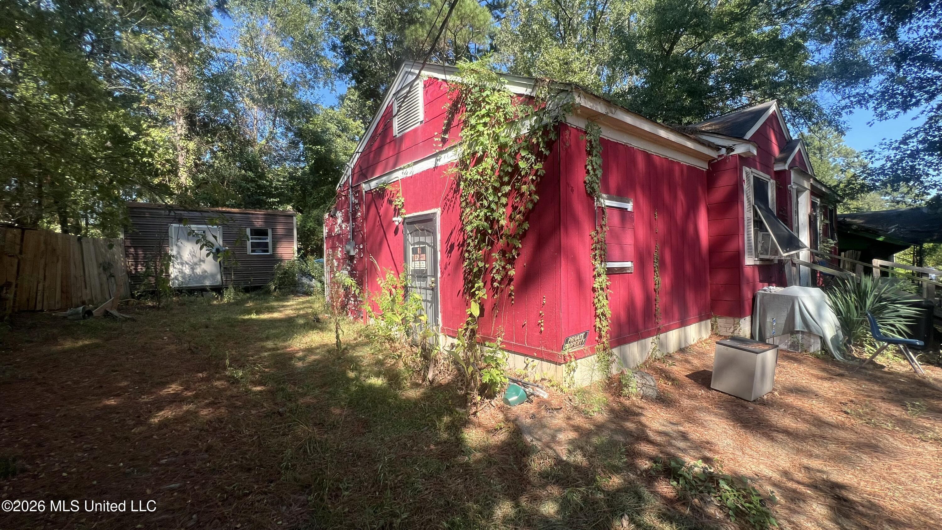 1911 Shady Lane Drive Property Photo 2
