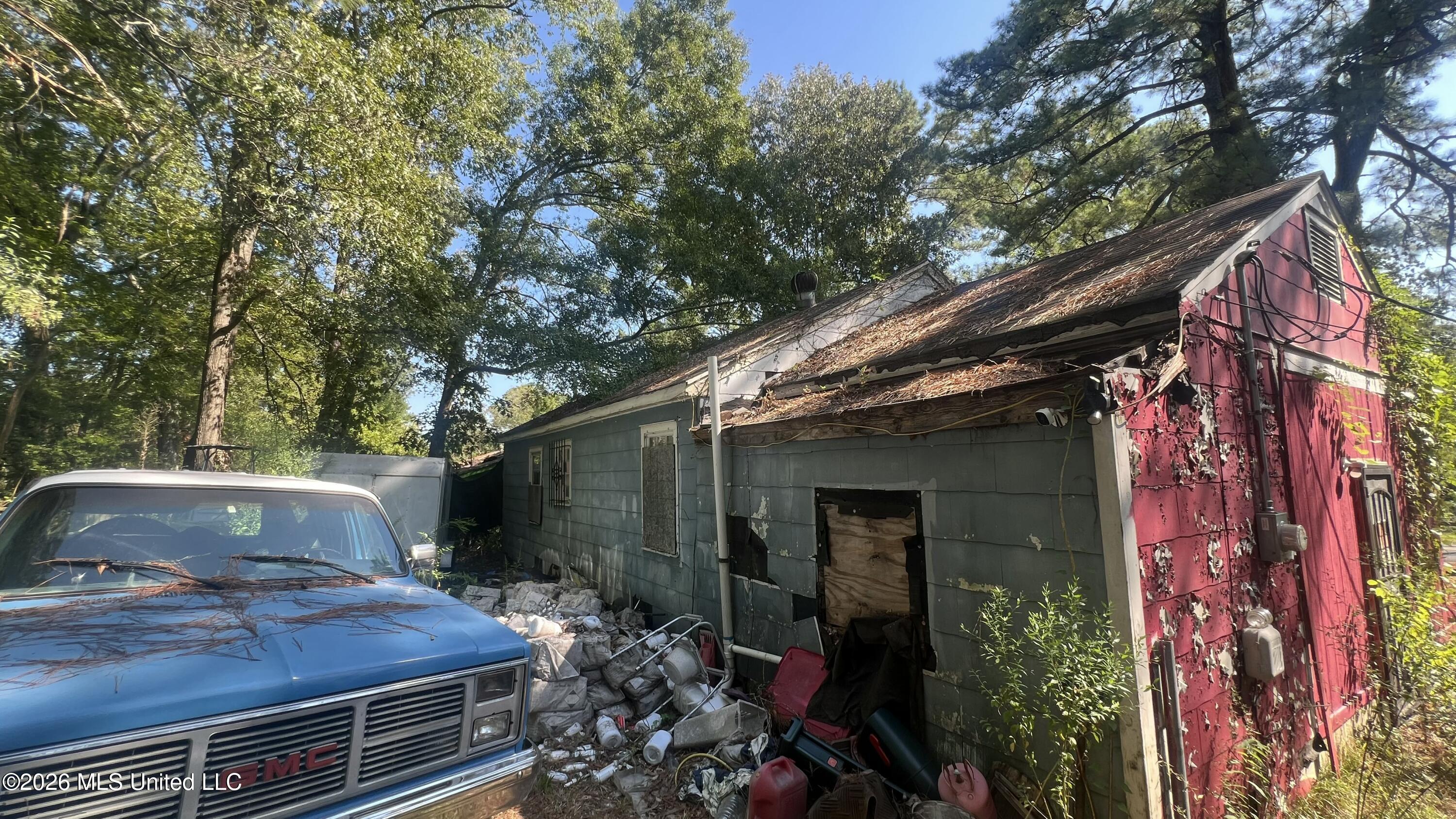 1911 Shady Lane Drive Property Photo 4