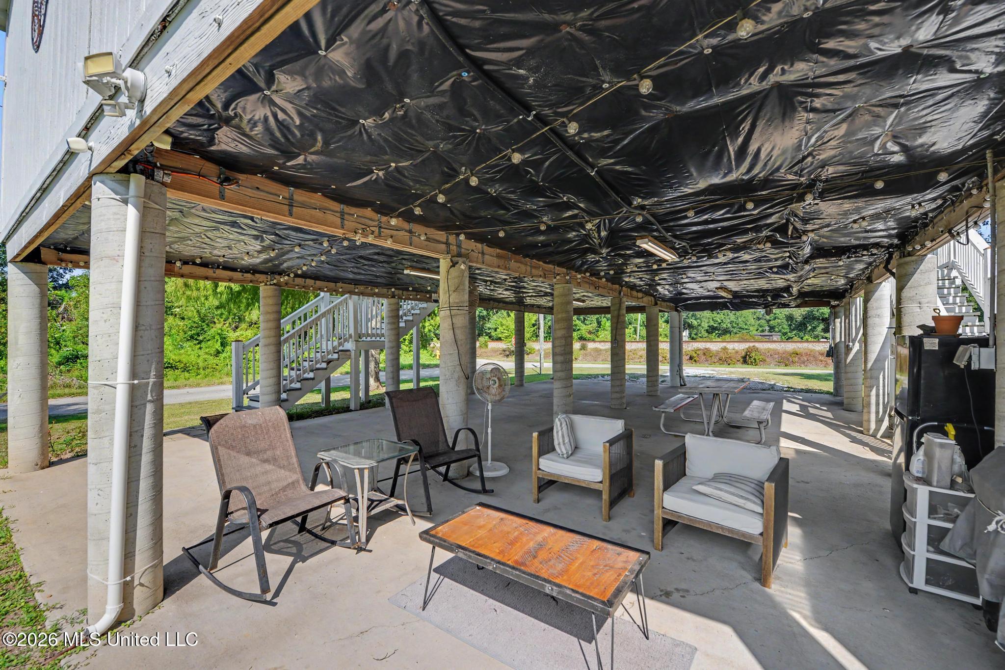 242 Woodman Avenue Property Photo 3