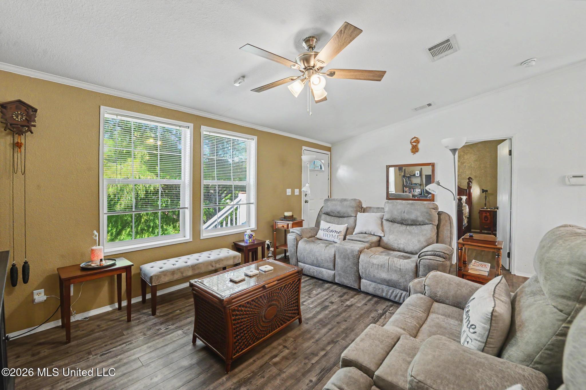 242 Woodman Avenue Property Photo 5