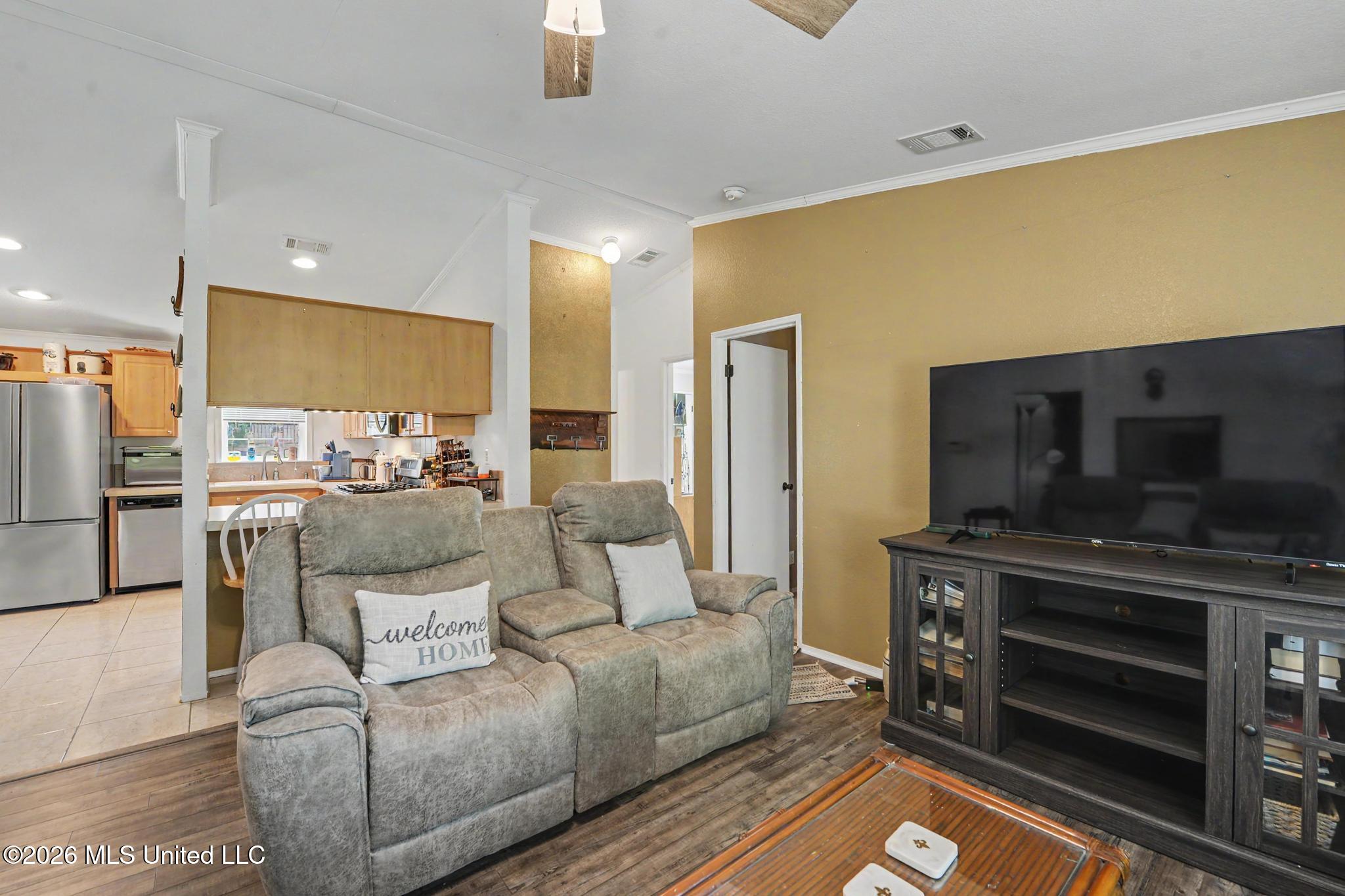 242 Woodman Avenue Property Photo 7