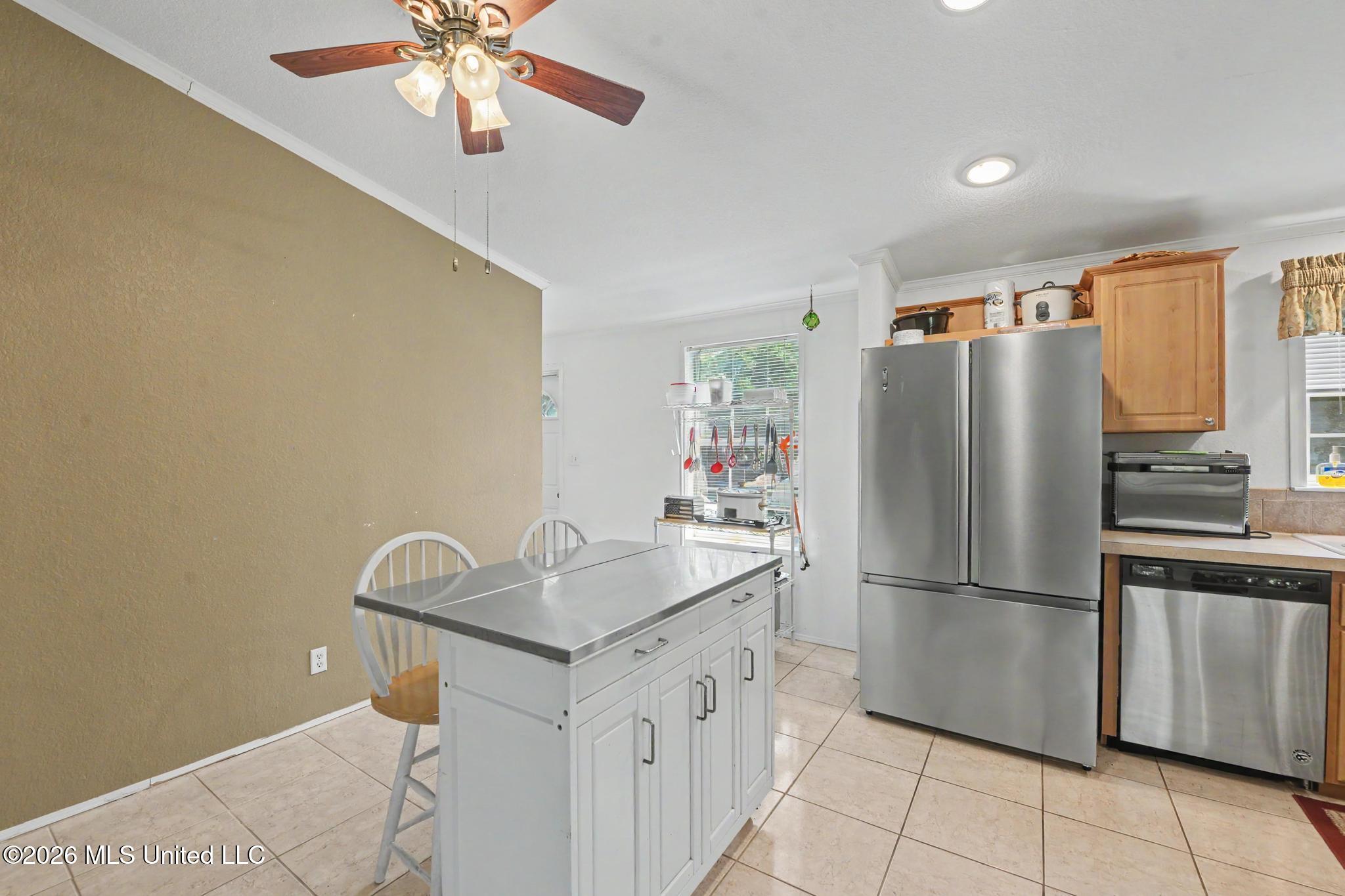 242 Woodman Avenue Property Photo 9