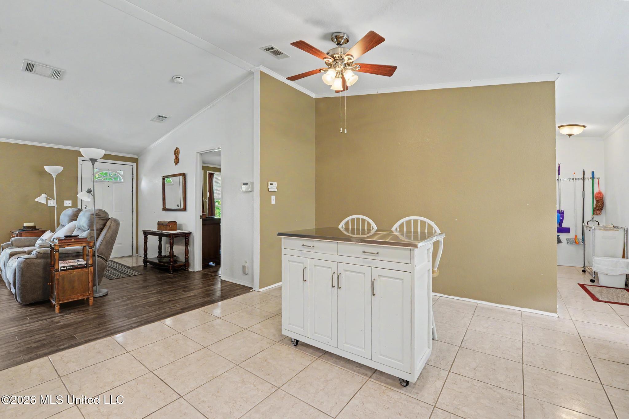 242 Woodman Avenue Property Photo 10