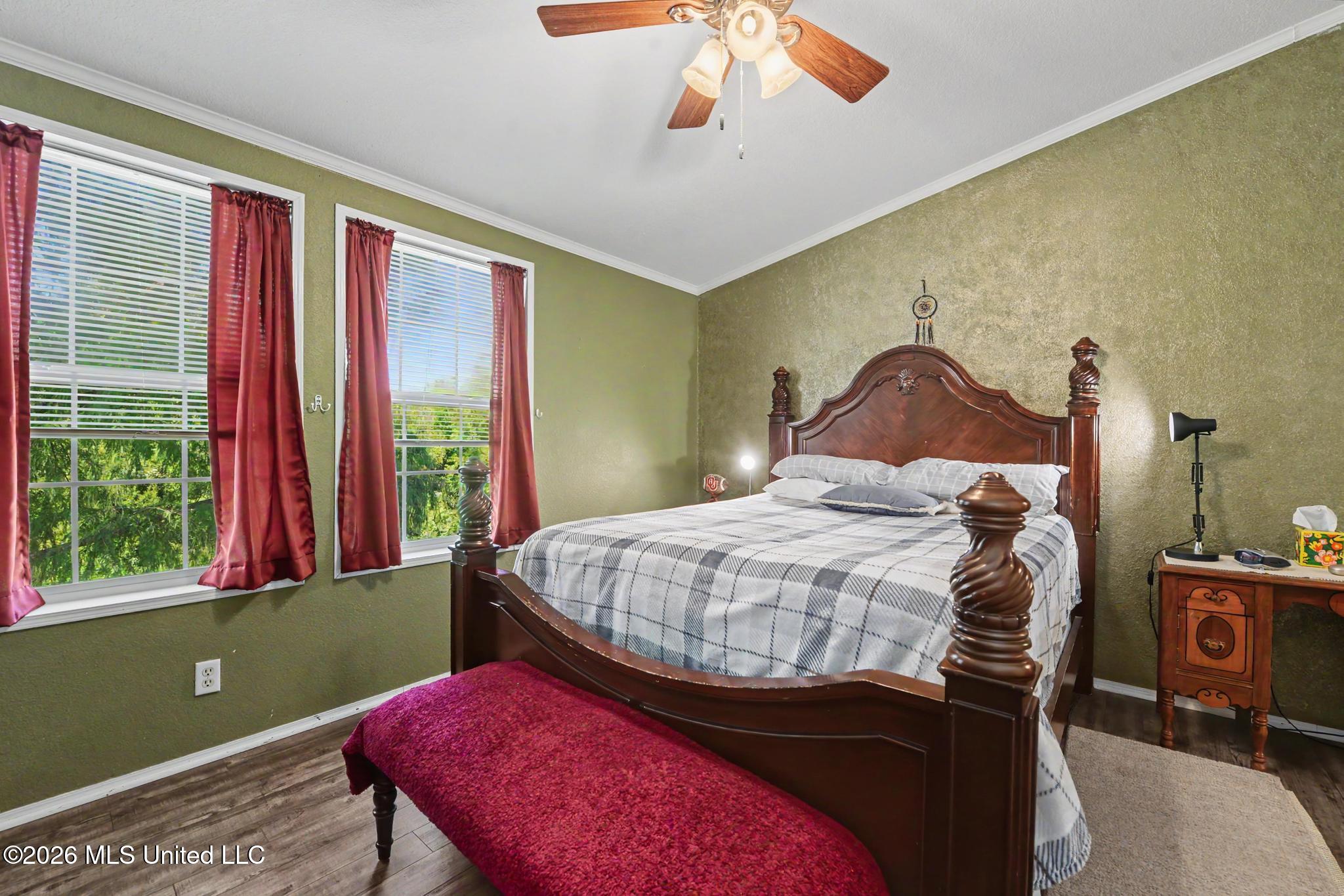 242 Woodman Avenue Property Photo 11