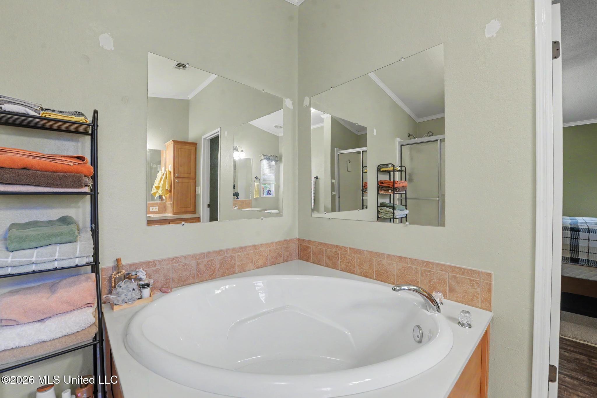 242 Woodman Avenue Property Photo 15
