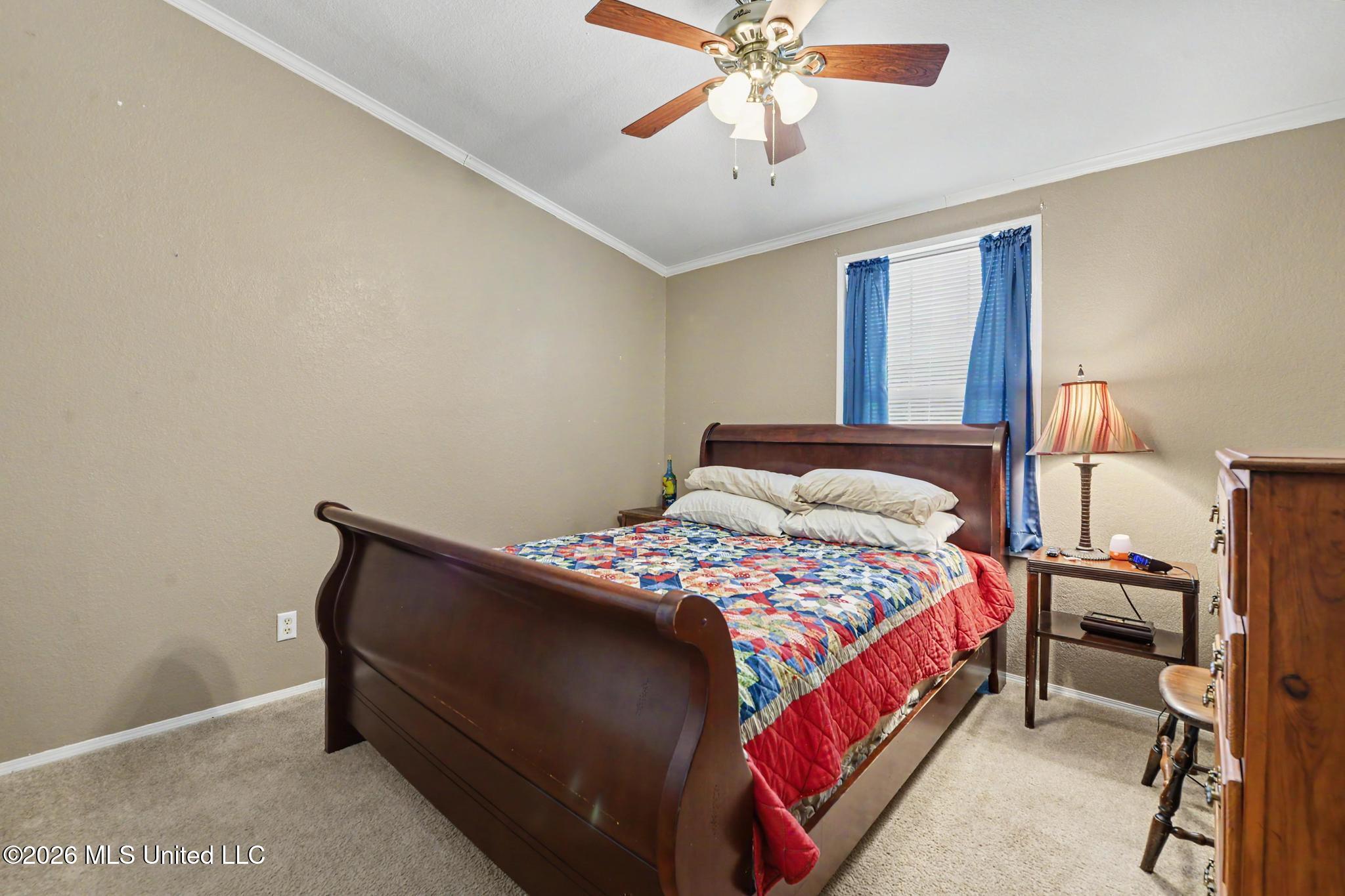 242 Woodman Avenue Property Photo 16