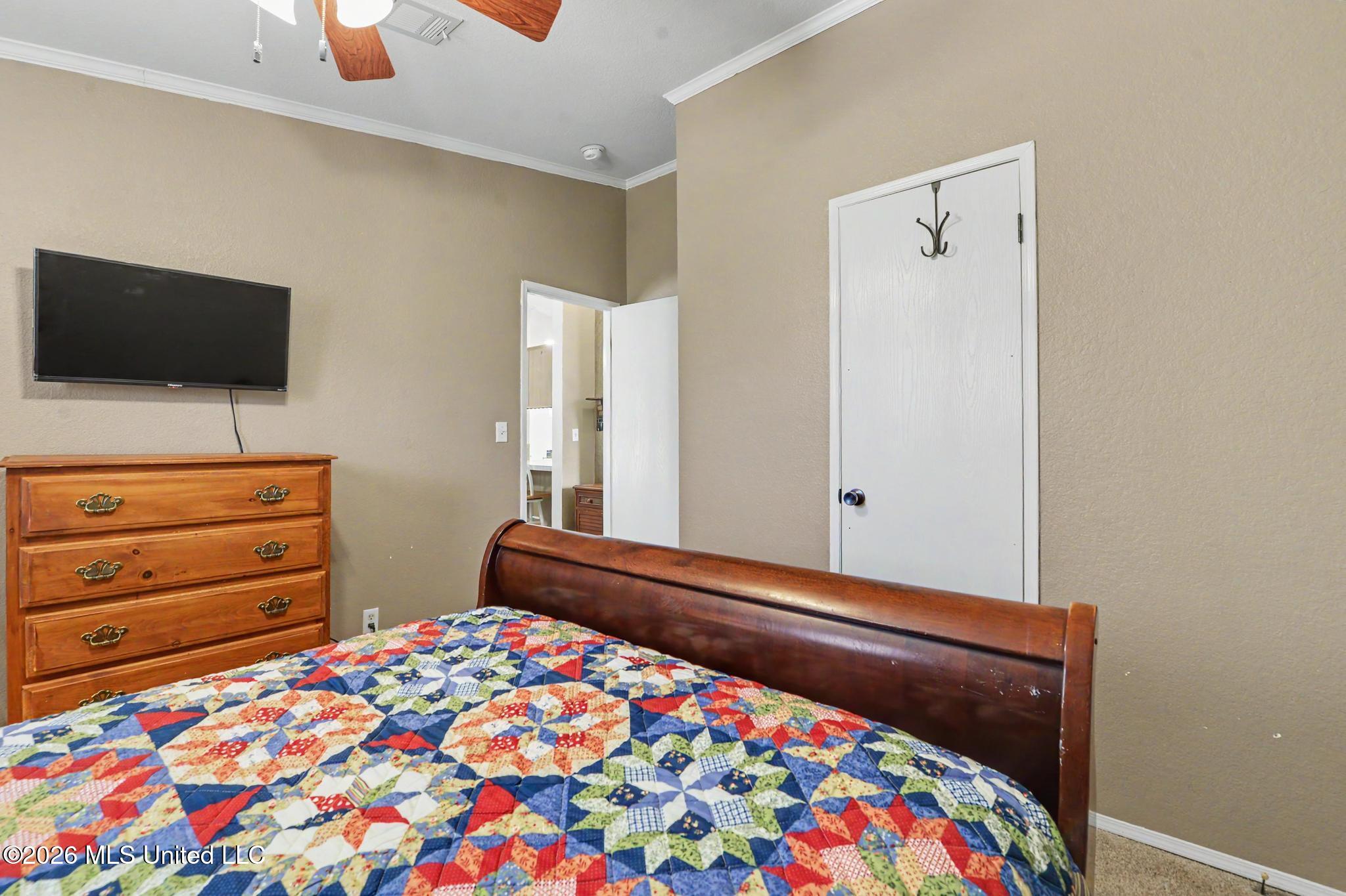 242 Woodman Avenue Property Photo 17