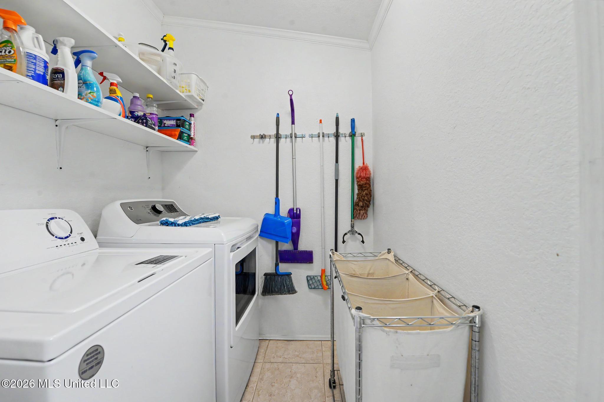 242 Woodman Avenue Property Photo 21