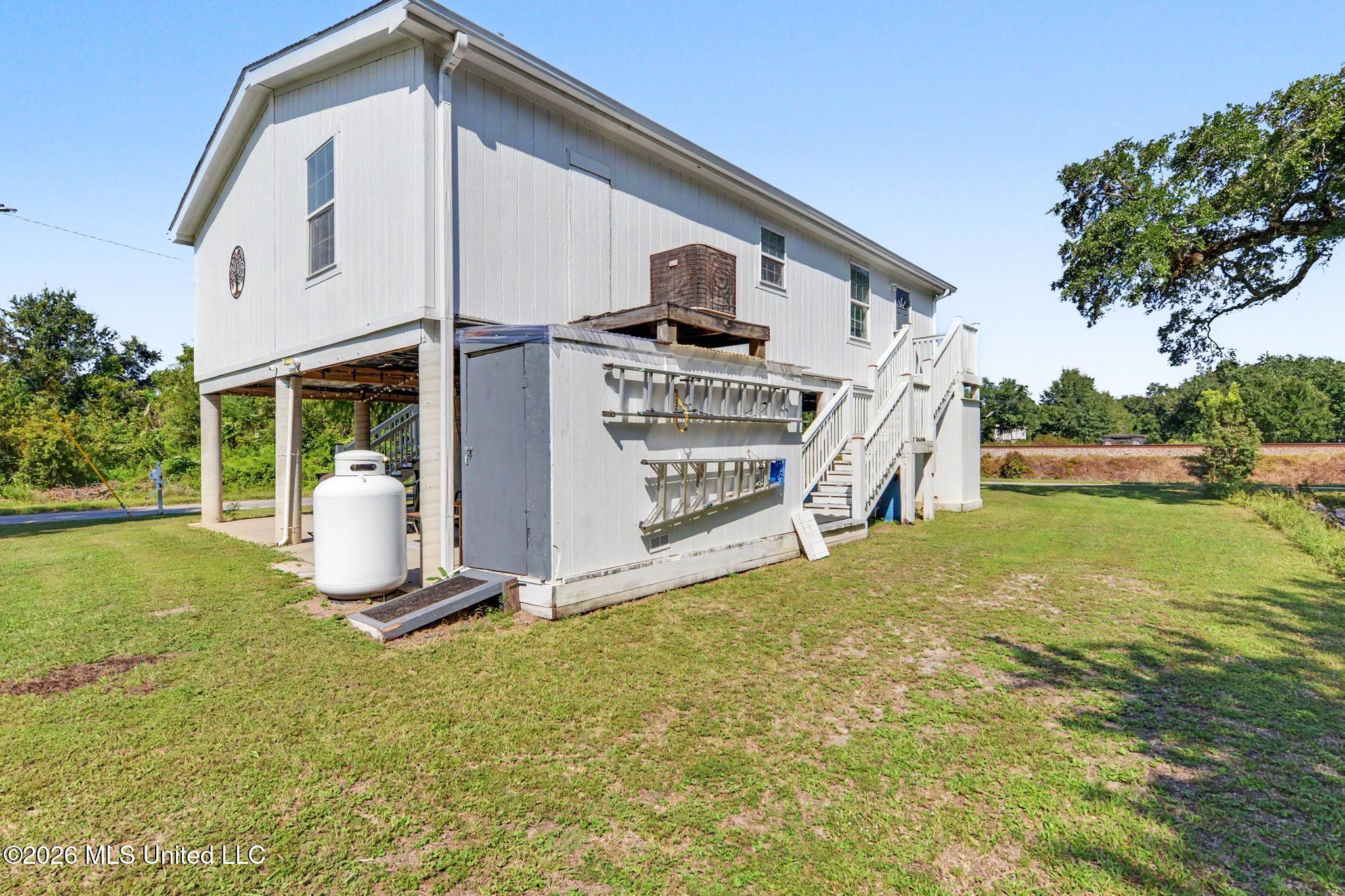 242 Woodman Avenue Property Photo 23