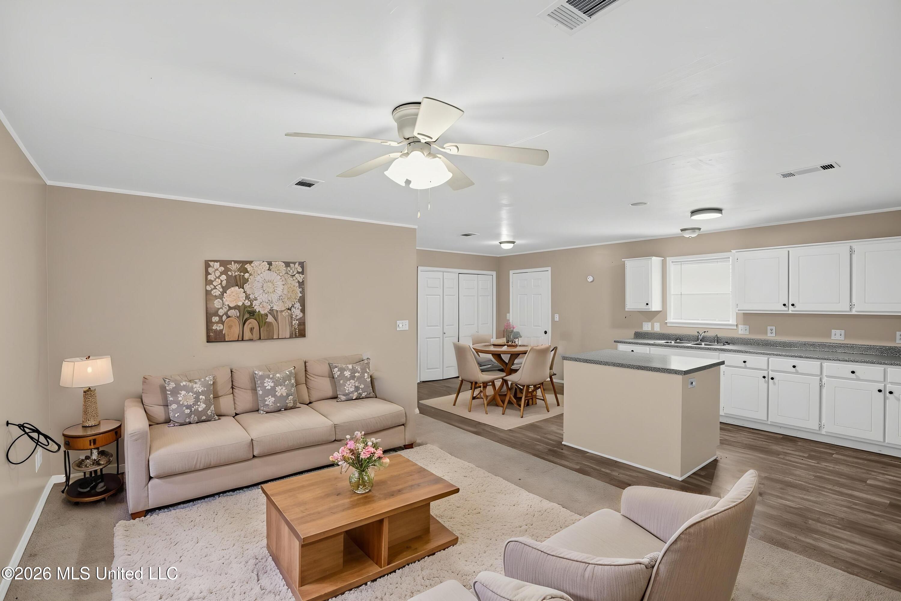 1802 39th Place Property Photo 3