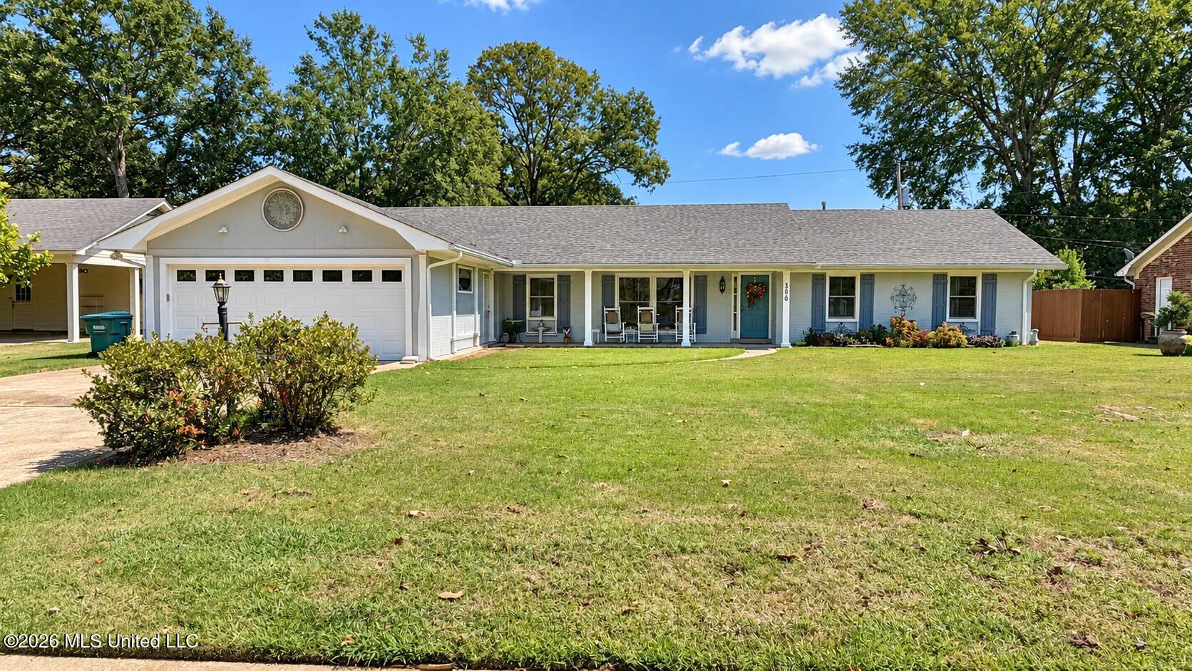 306 Oak Grove Drive Property Photo 1