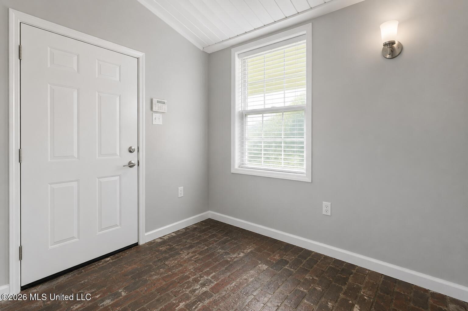 7530 Dogwood Lane Property Photo 3