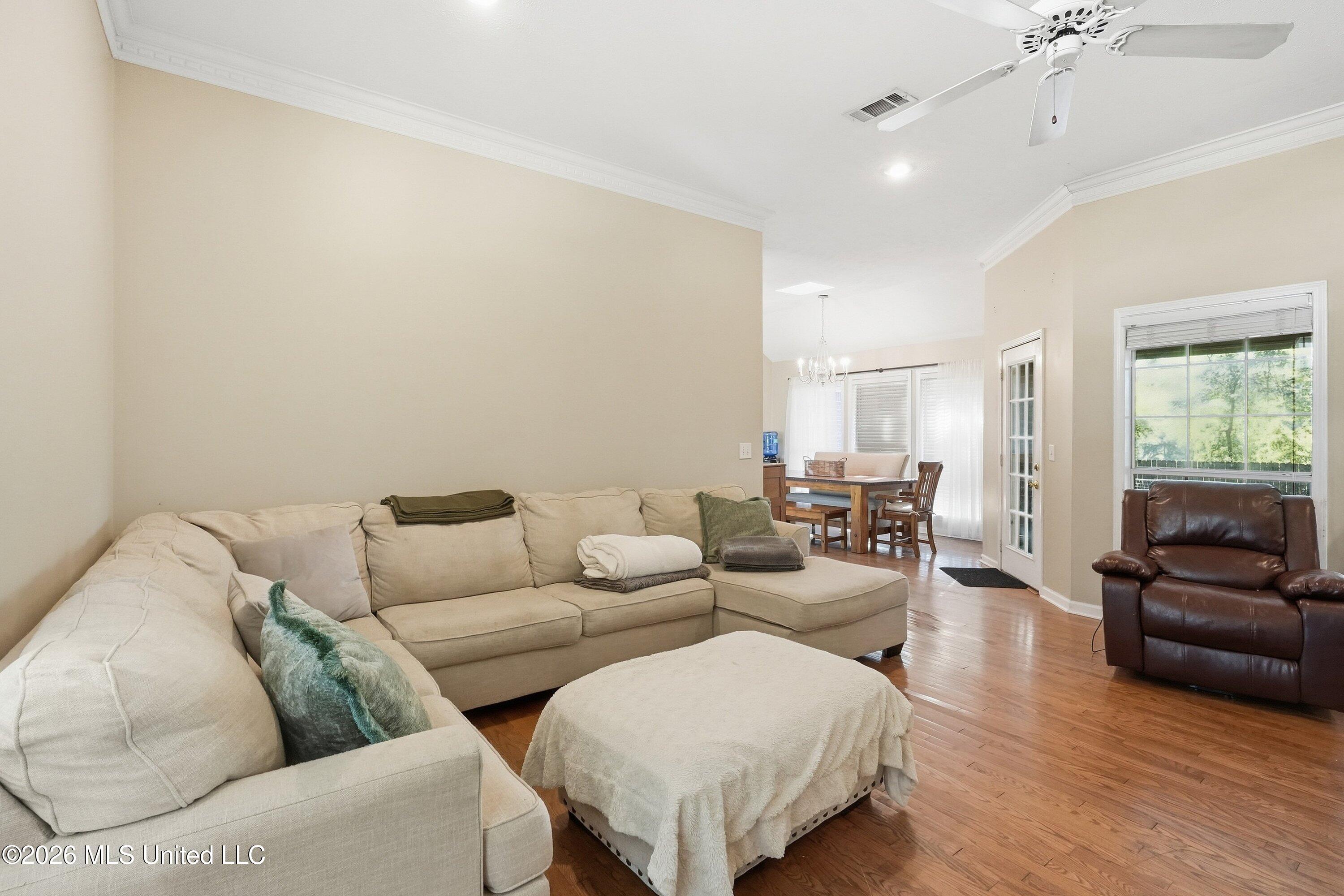 108 W Bradford Place Property Photo 4