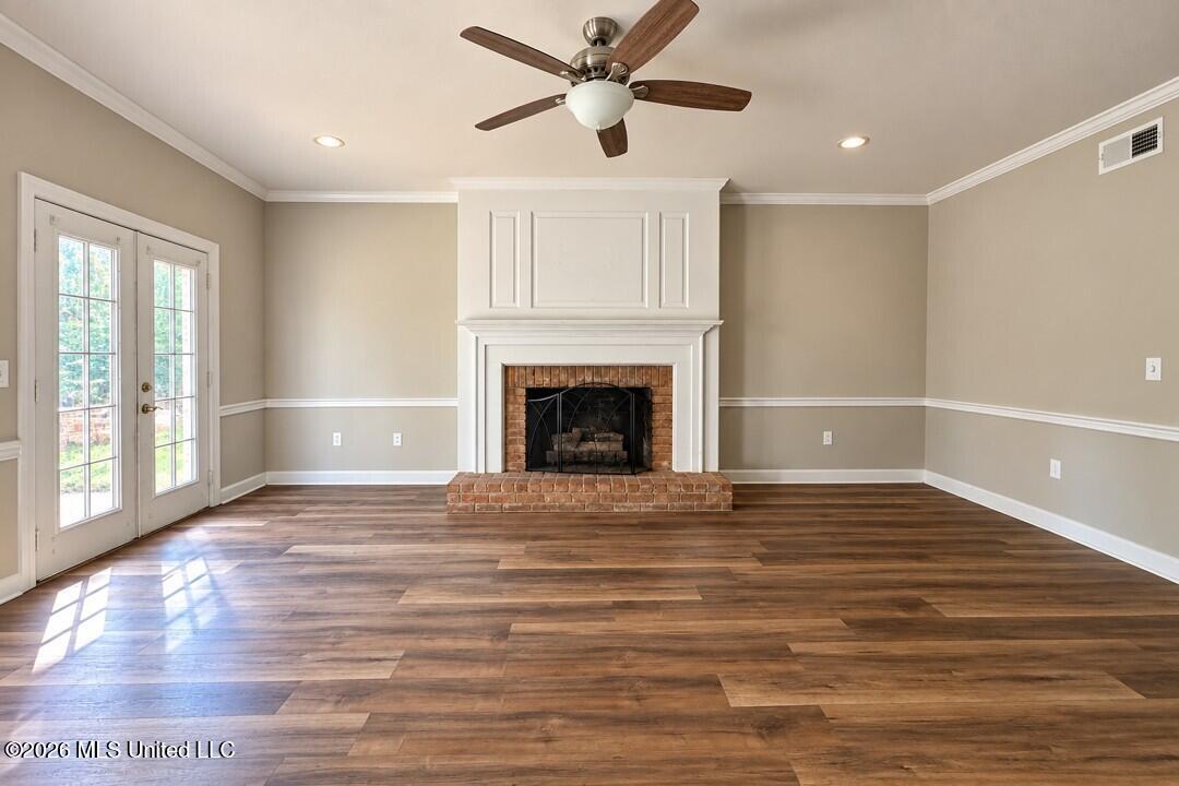 111 Newport Circle Property Photo 3