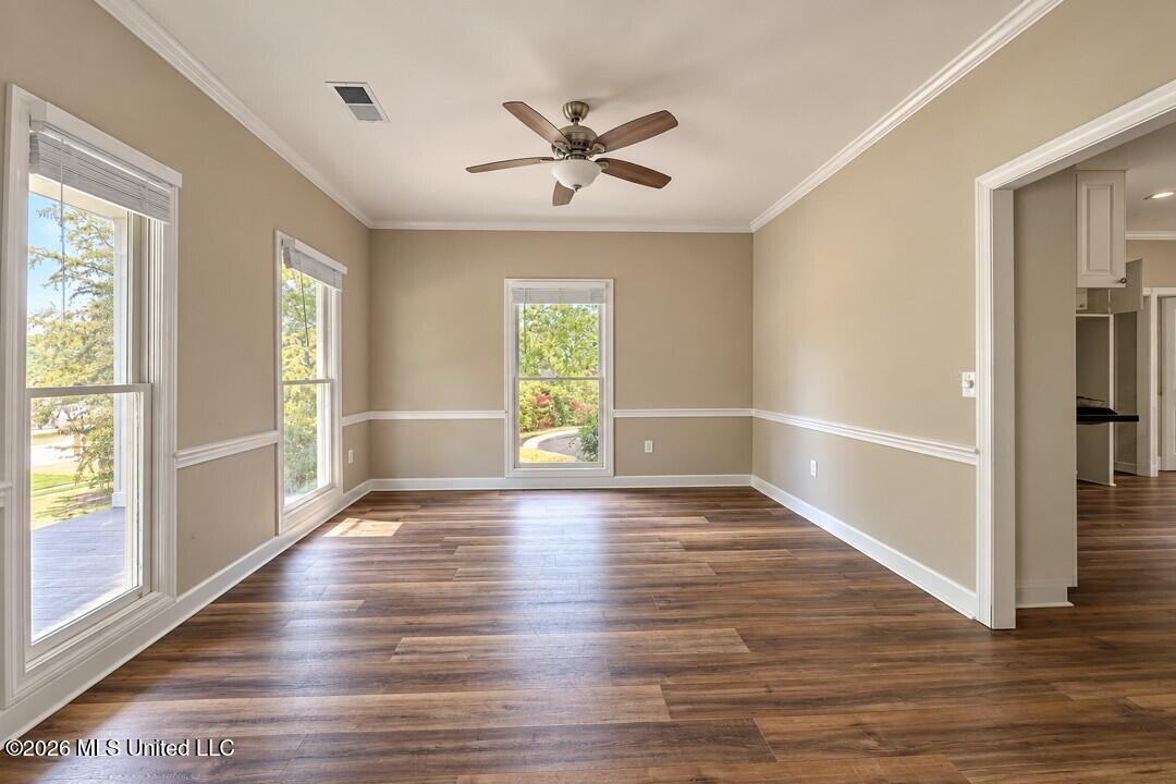 111 Newport Circle Property Photo 5