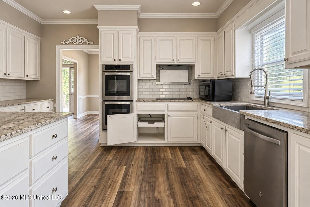 111 Newport Circle Property Photo 12