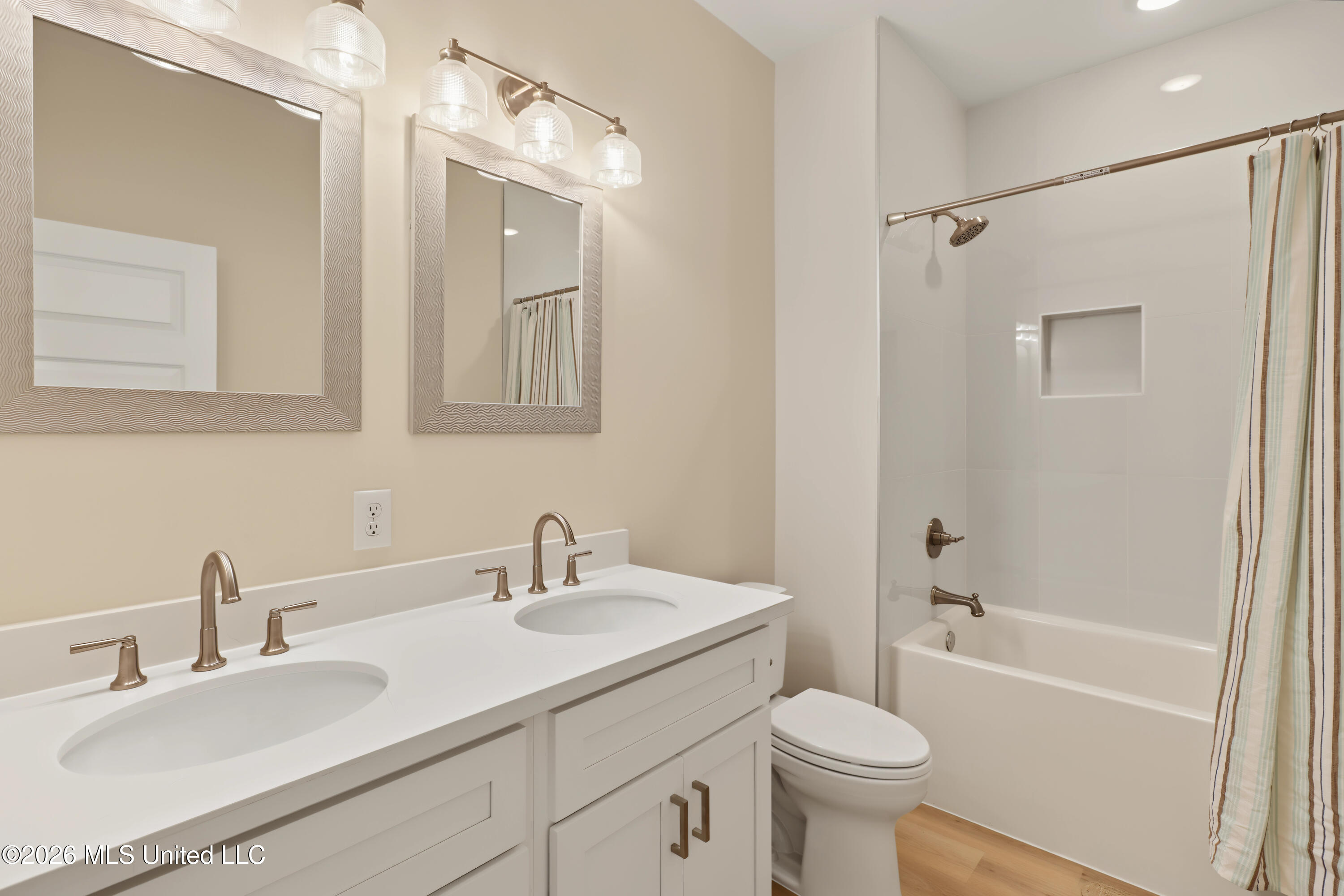 542 Howard Avenue Property Photo 17